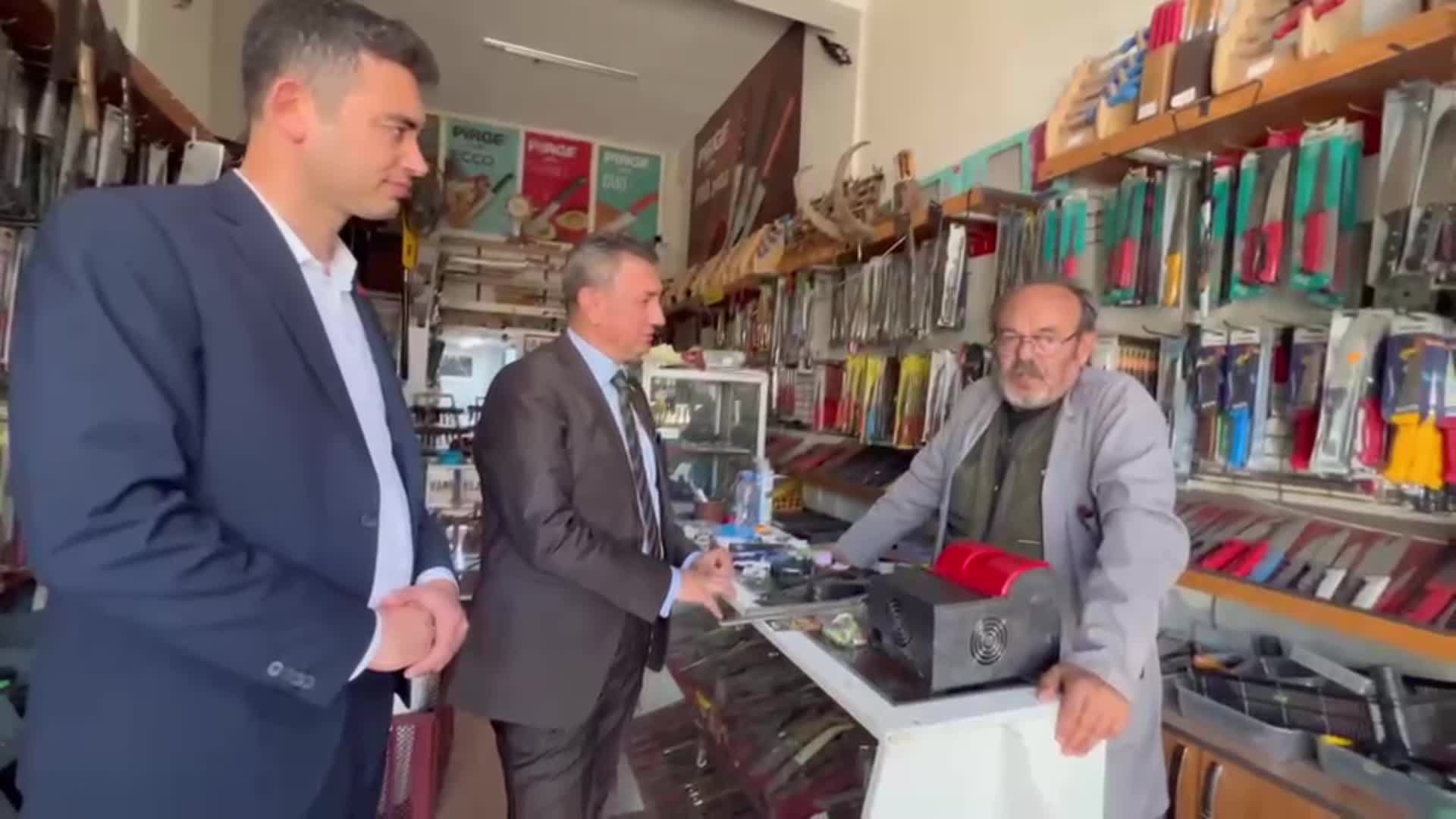 CHP'li Ünver'den esnaf ziyareti...."Kurban gelmiş ama vatandaş bıçağını bilemeye getirmiyor"