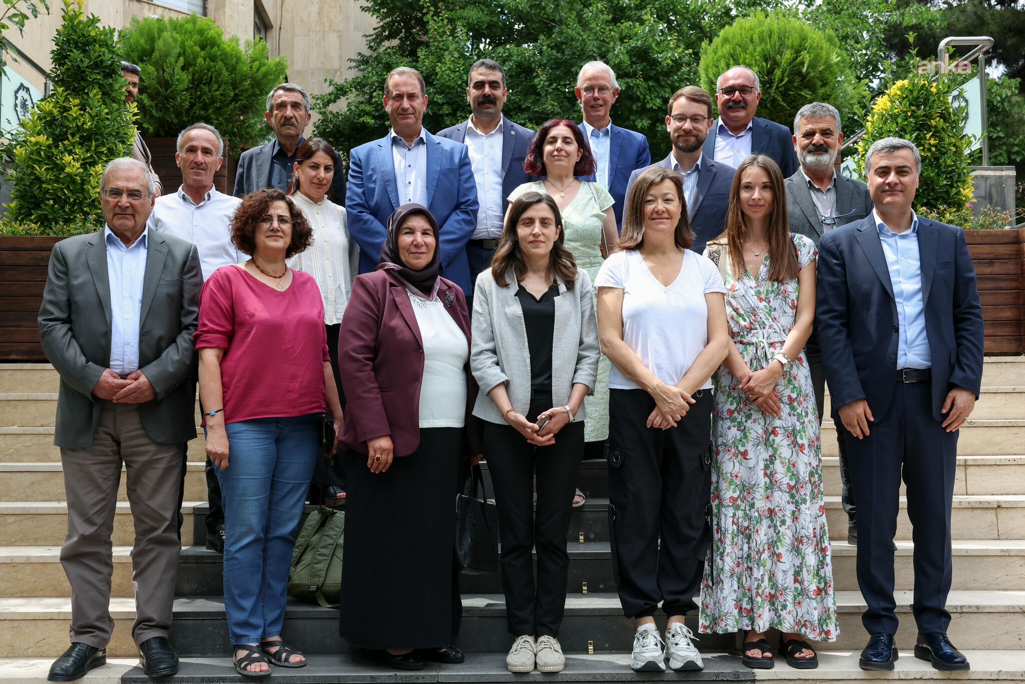 UEL heyeti, kayyım atanan belediyelerin eş başkanlarıyla görüştü