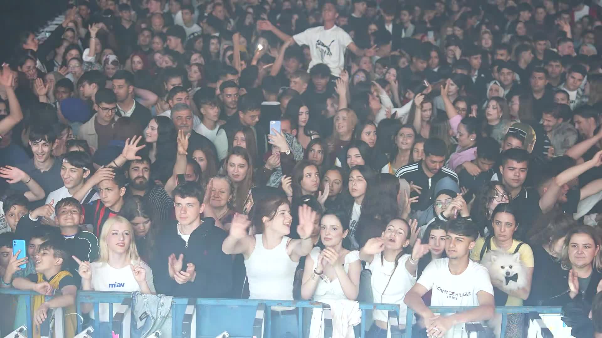 Manisa Cumhuriyet Meydanı’nda Kibariye rüzgarı esti
