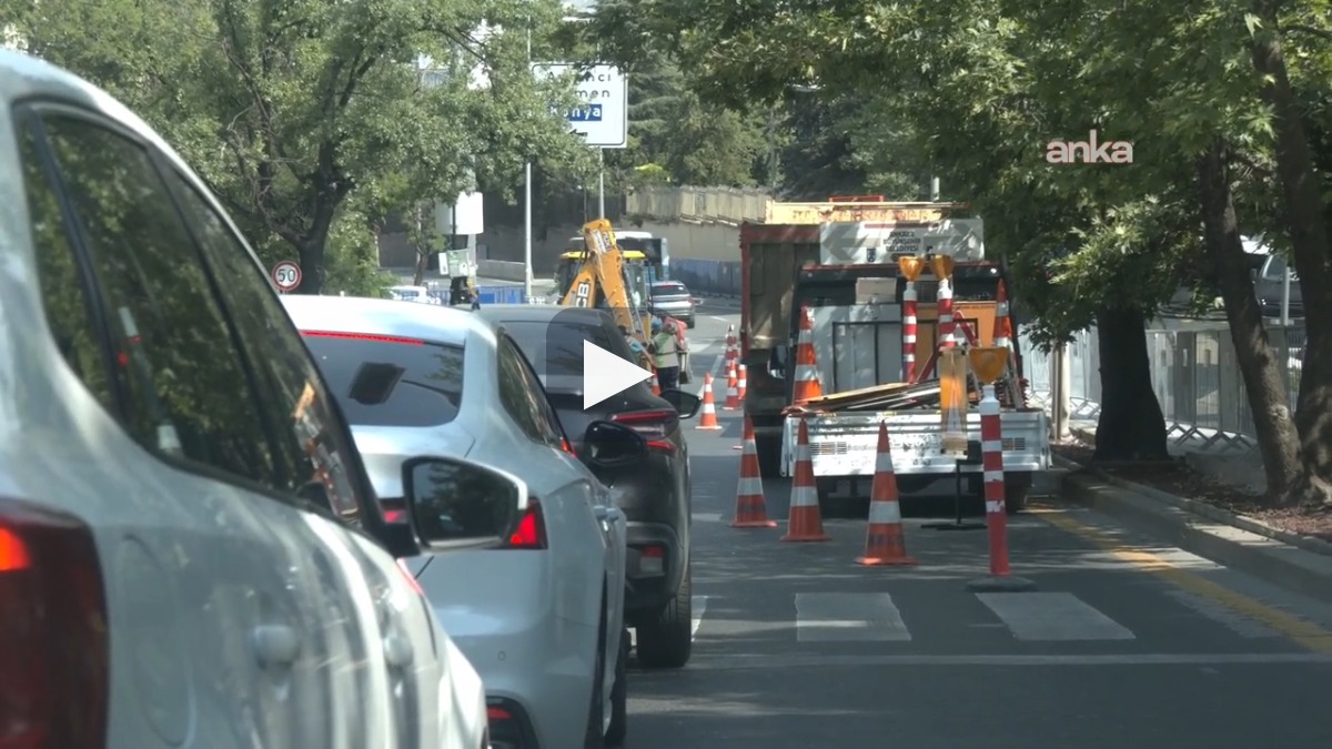 Bazı noktalara barikat kuruldu, Çankaya Köşkü'nde bakım yapıldı
