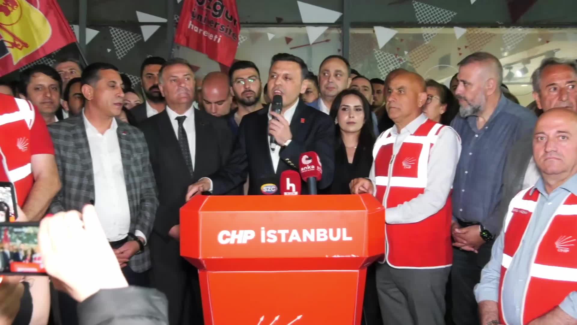 CHP Kurultayı'na iptal kararı... Özgür Çelik: Türkiye'yi Ortaçağ karanlığına sürüklemeye çalışan anlayışa karşı mücadelemizi sürdüreceğiz