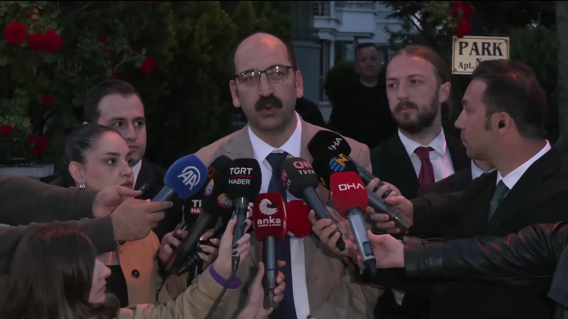 Kılıçdaroğlu'nun Basın Danışmanı Sönmez: "Kılıçdaroğlu, en uygun zamanda partiyi kurultaya götürmekle ilgili niyetini Sayın Özgür Özel’e iletti"