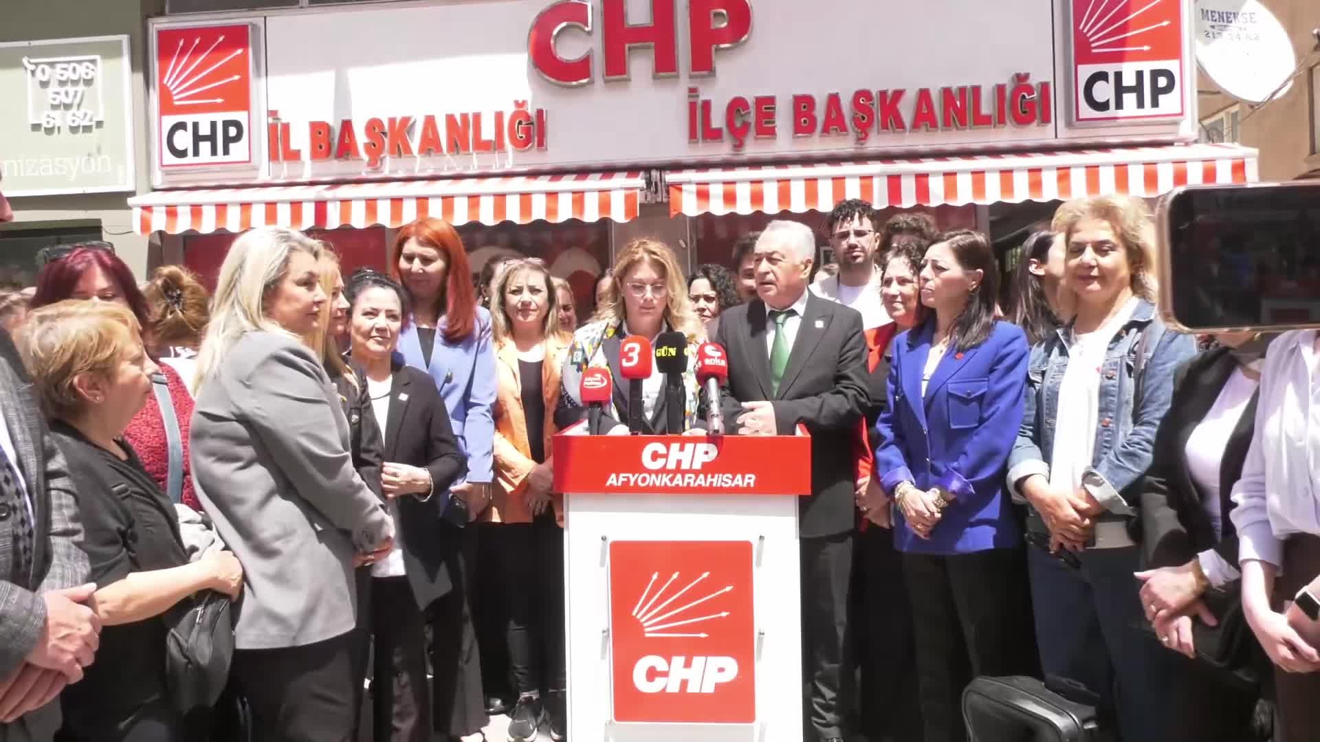 Asu Kaya'dan Burcu Köksal'a: "Afyon’un sana verdiği o şerefli emaneti siyasi bir rüşvet gibi AKP’nin önüne attın"