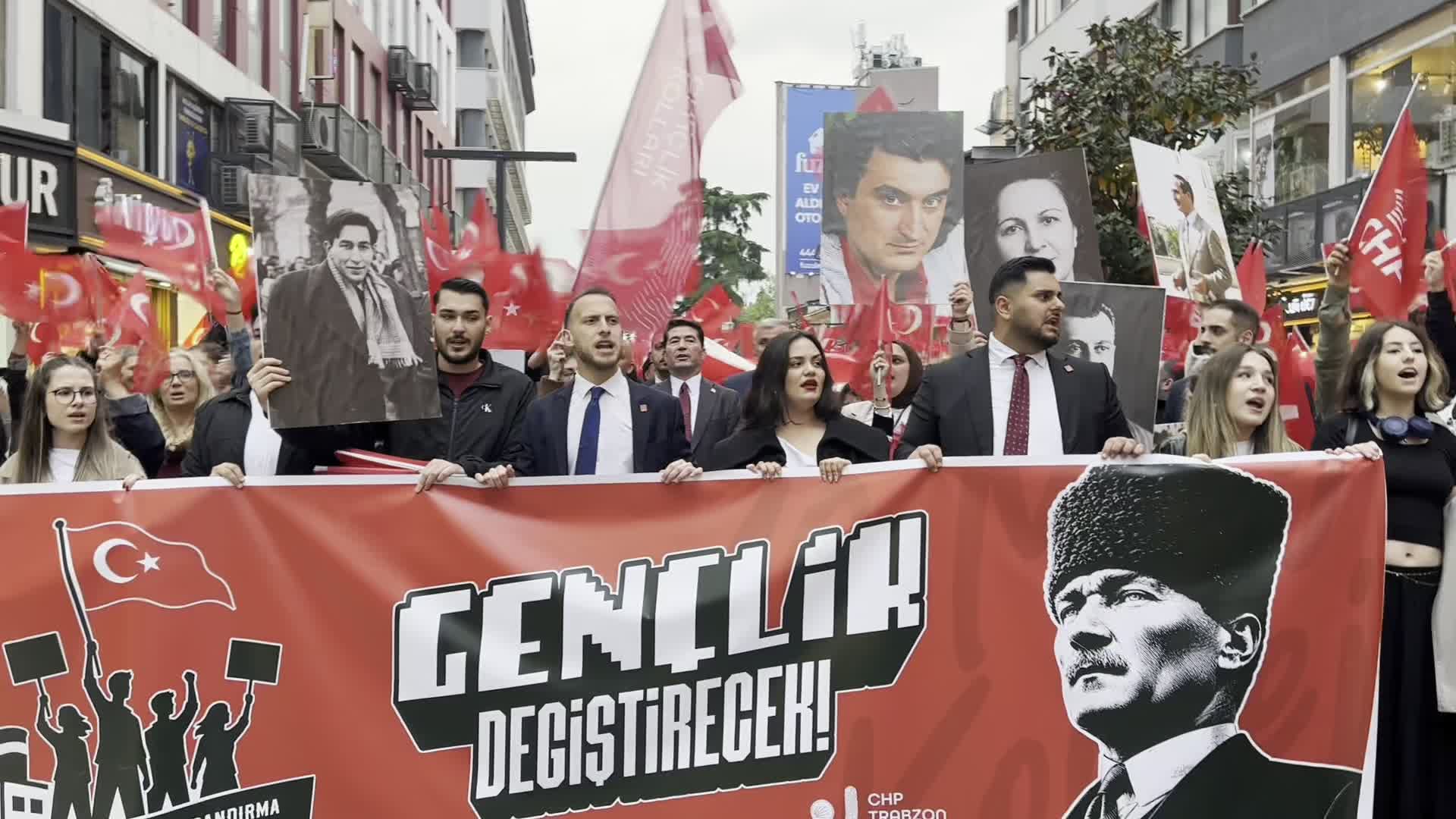 Trabzon'da 19 Mayıs gençlik kortejiyle kutlandı