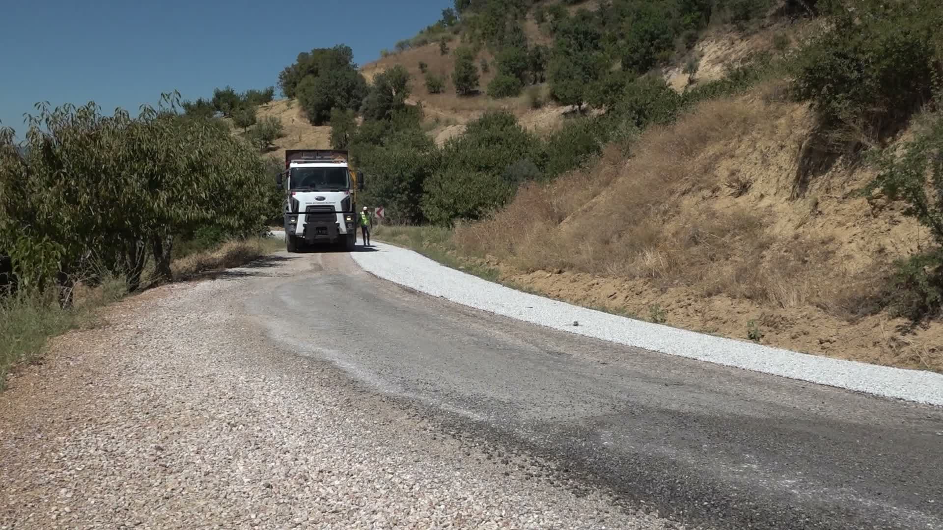Manisa Büyükşehir Belediyesi'nden Demirci’de ulaşımı güçlendiren 45 kilometrelik çalışma