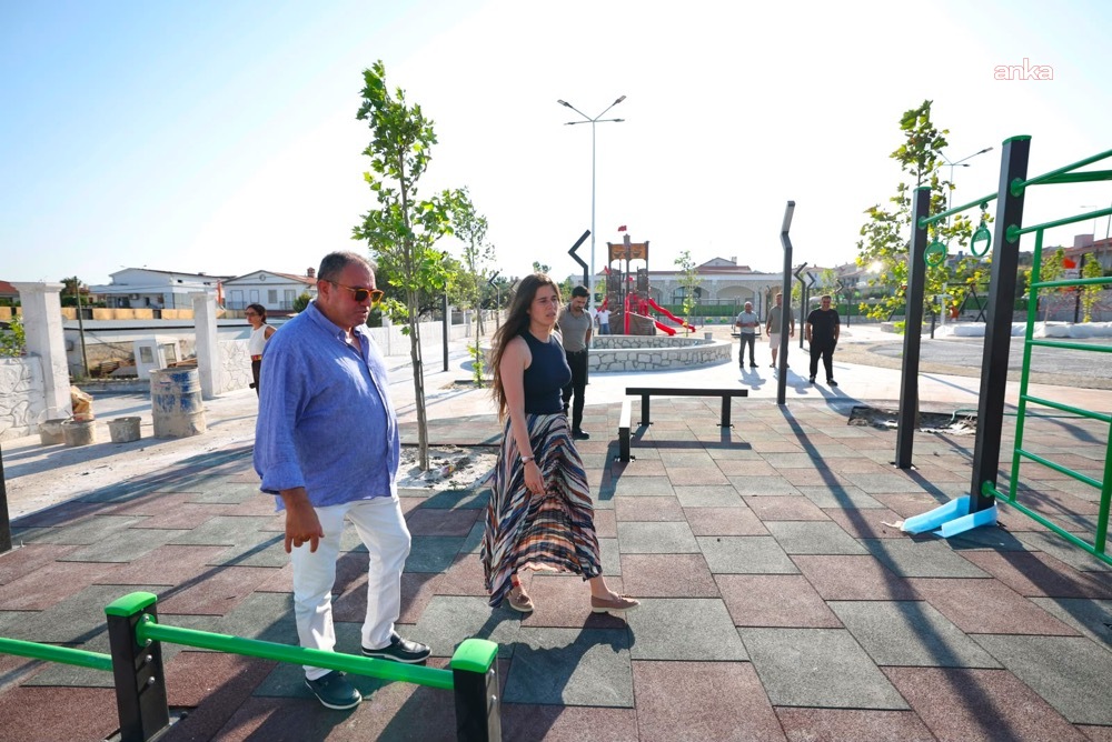 Çeşme Belediye Başkanı Lâl Denizli, park ve bahçelerdeki çalışmaları yerinde inceledi