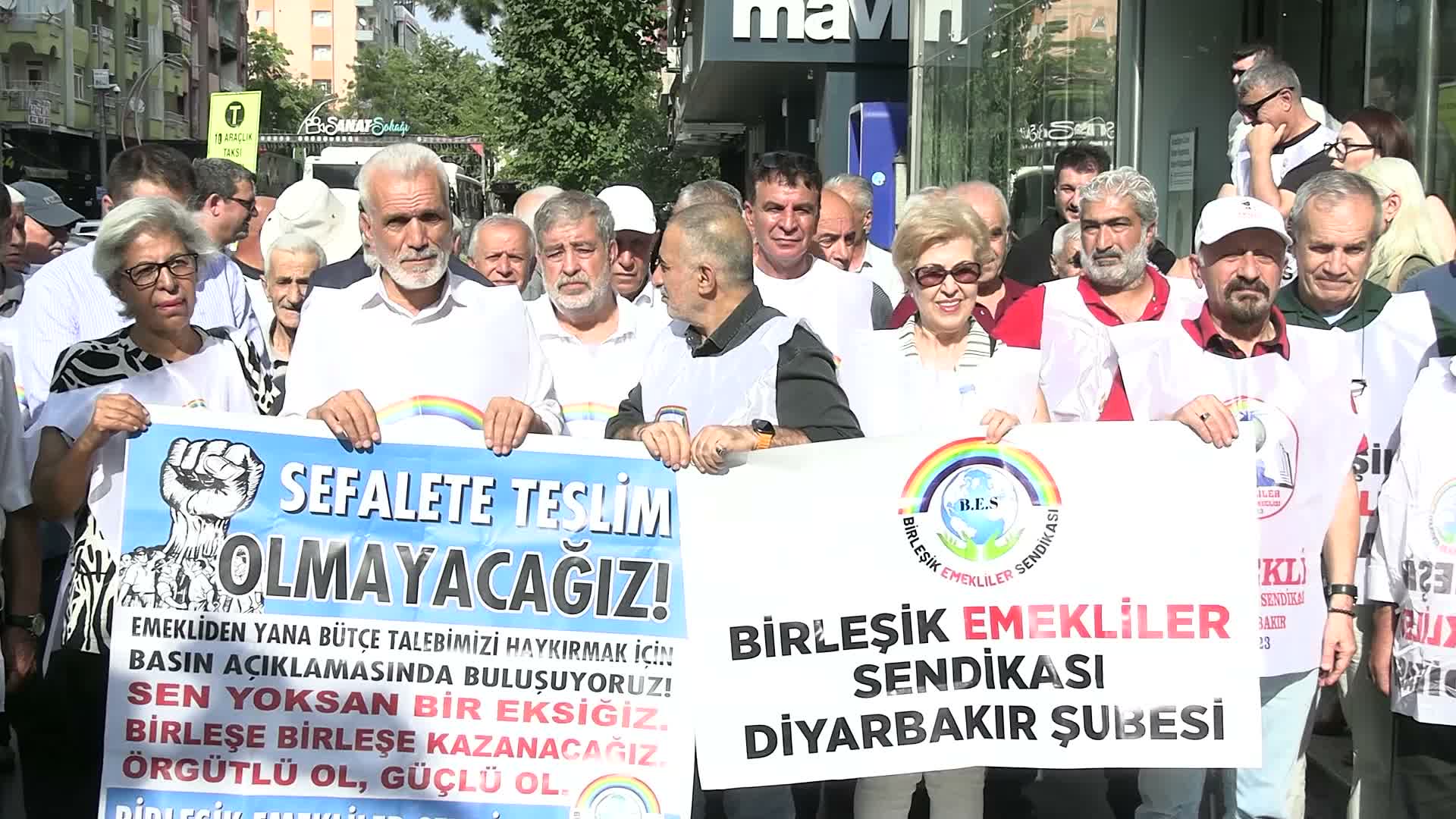 Diyarbakır’da emeklilerden seyyanen zam çağrısı: “Hakkımız olanı istiyoruz”