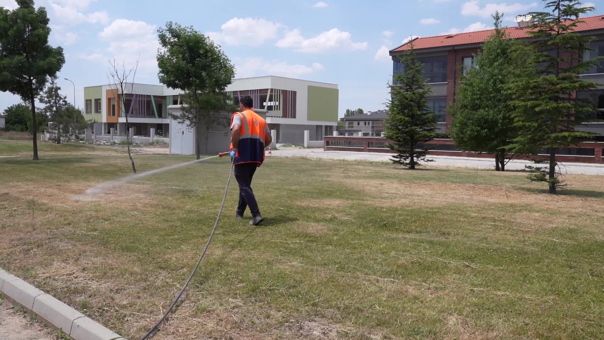 Tepebaşı’nda haşereye karşı etkin mücadele