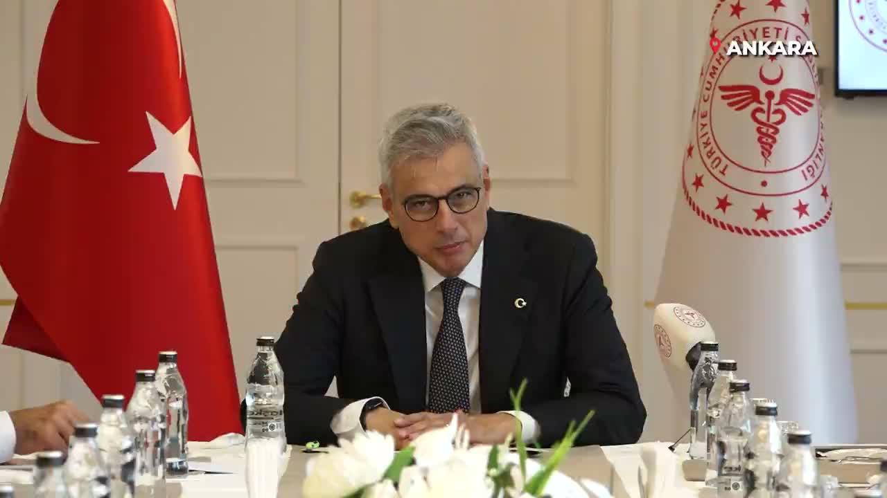 Sağlık Bakanı Memişoğlu, tıp fakültelerini dereceyle kazanan öğrencilerle bir araya geldi