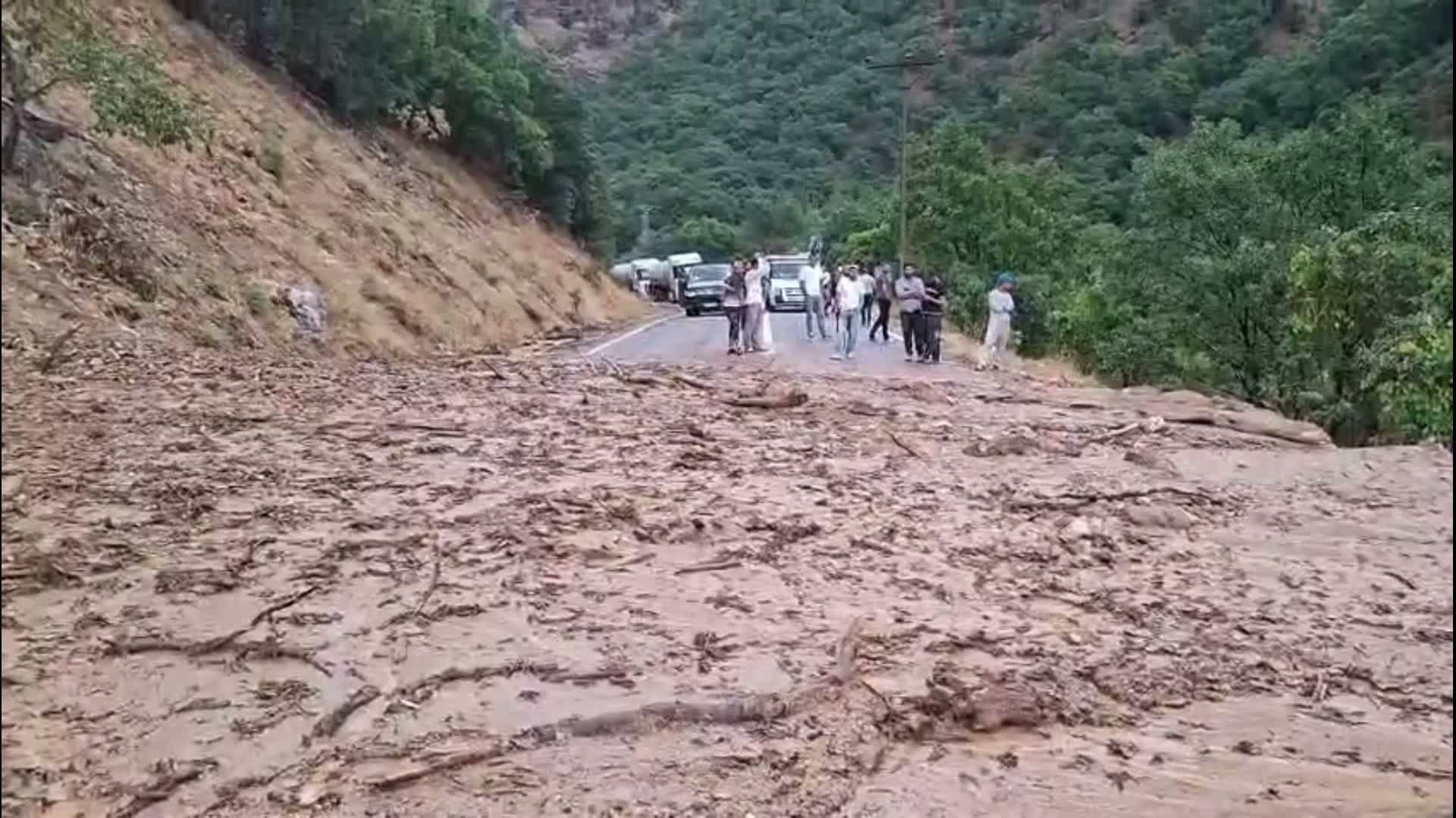 Tunceli’de sağanak heyelana neden oldu