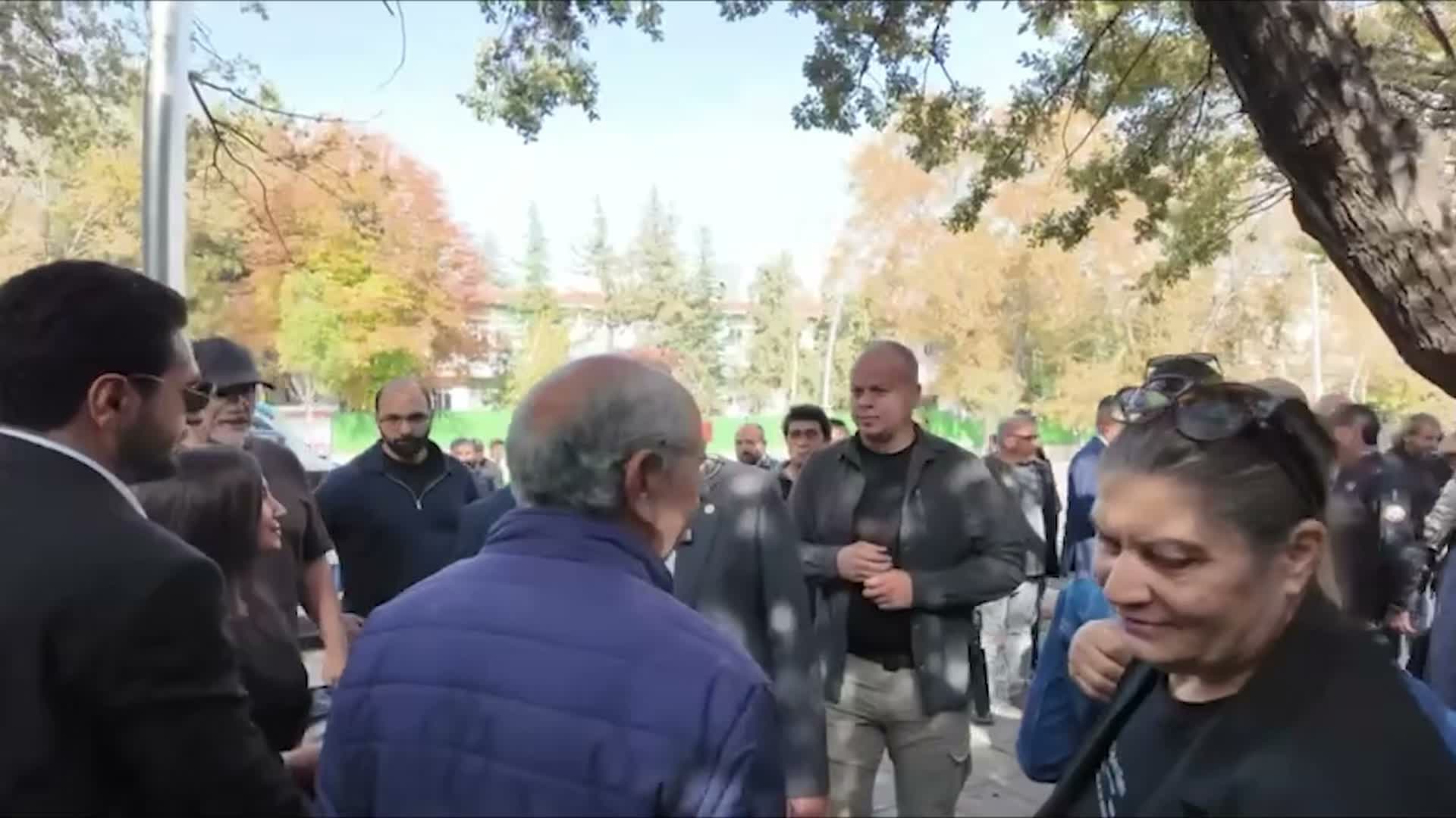 İYİ Partili Çömez'i ziyaret eden fon mağdurlarından çağrı: Ana paramızı verin