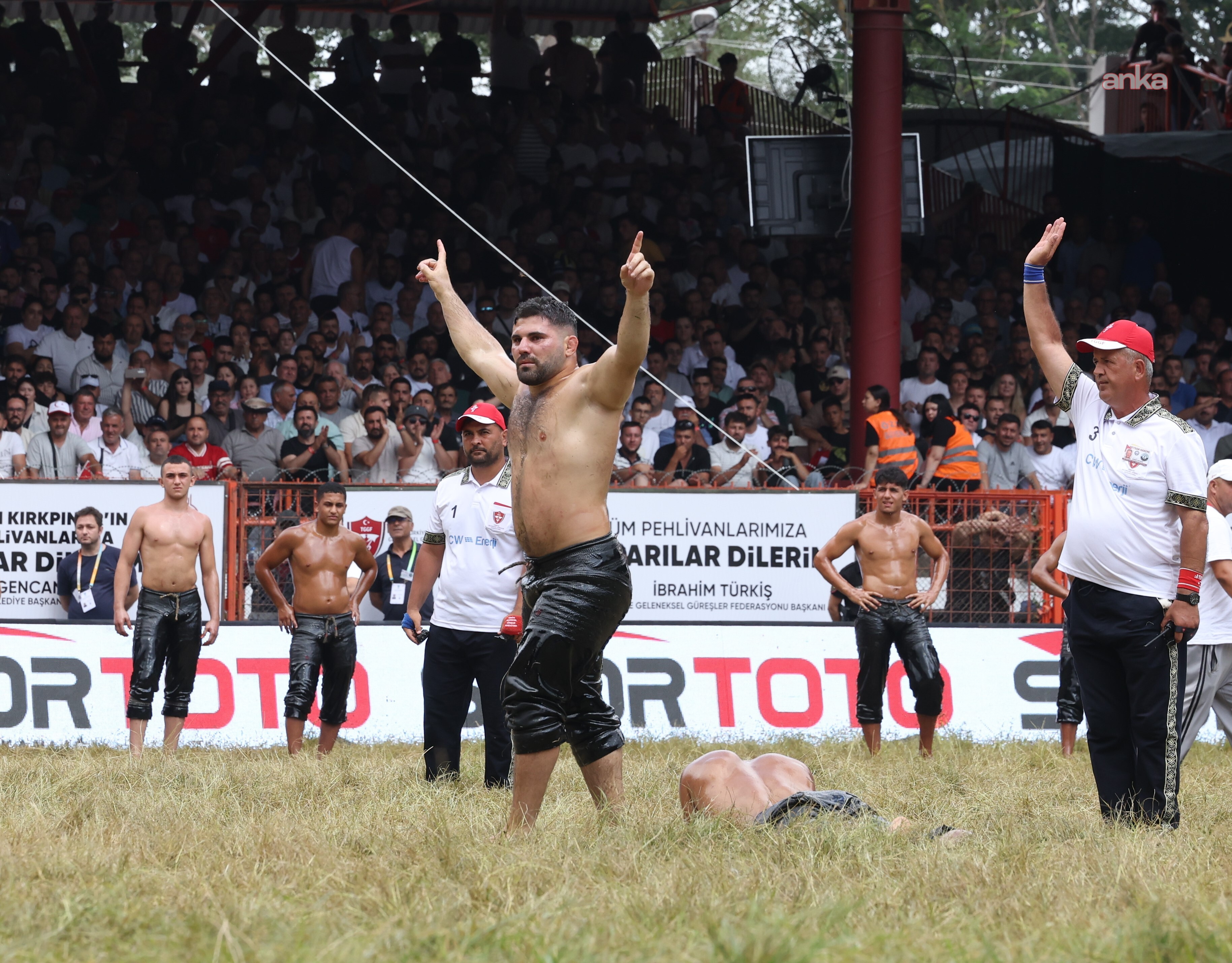 Aybastı'da başpehlivan Erkan Taş oldu