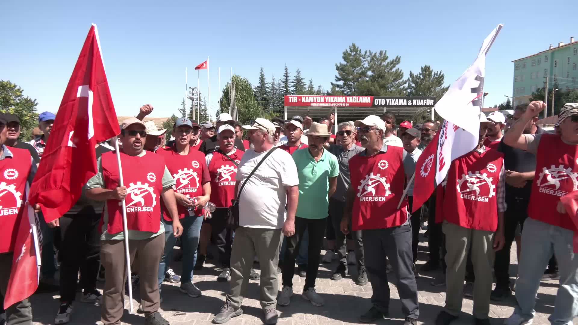 Doruk Madencilik'e bağlı Yunus Emre Termik Santrali'nde çalışan işçiler: Bizim tek bir isteğimiz var, maaşlarımızı alıp işimize geri dönmek