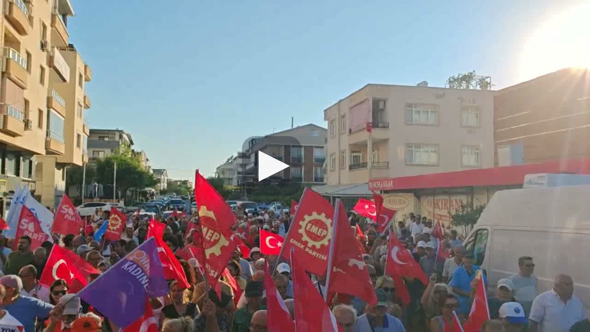 Aydın'da CHP’nin il ve ilçe yöneticilerinin görevden alınmasına karşı "örgüt iradesi" yürüyüşü yapıldı
