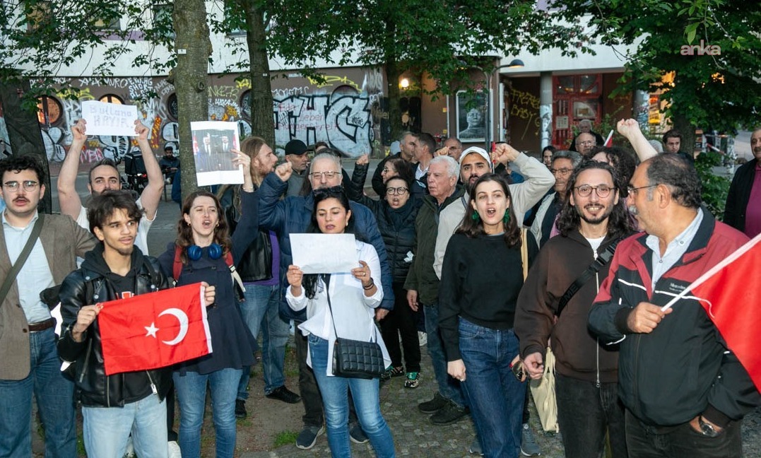 CHP Kurultayı'na iptal kararı... Berlin’de yaşayan CHP’liler kararı protesto etti