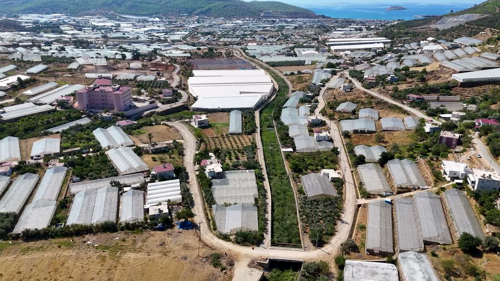 Mersin’in Aydıncık ilçesinde "5 bin 213 ton" sıcak asfalt serildi