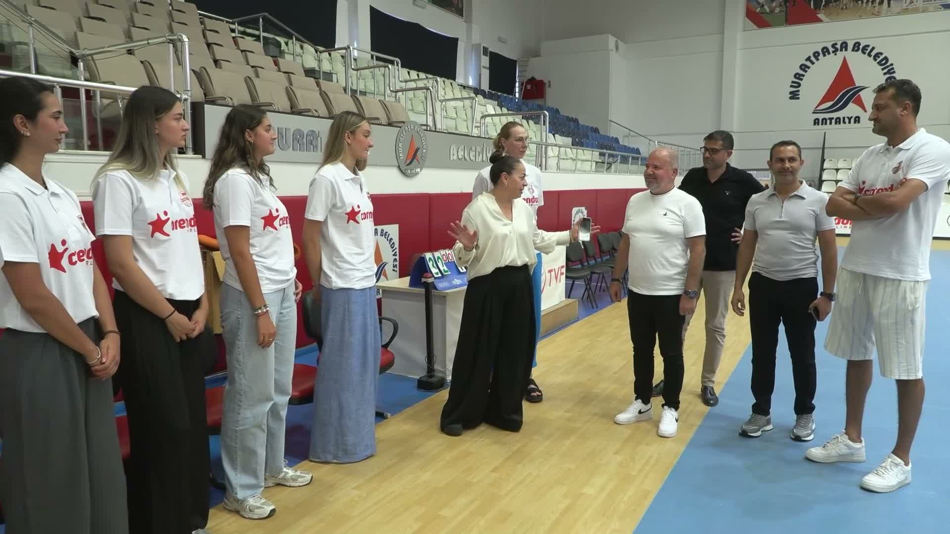 Muratpaşa Belediyesi Kadın Voleybol Takımı'ndan yeni sezon öncesi ilk buluşma