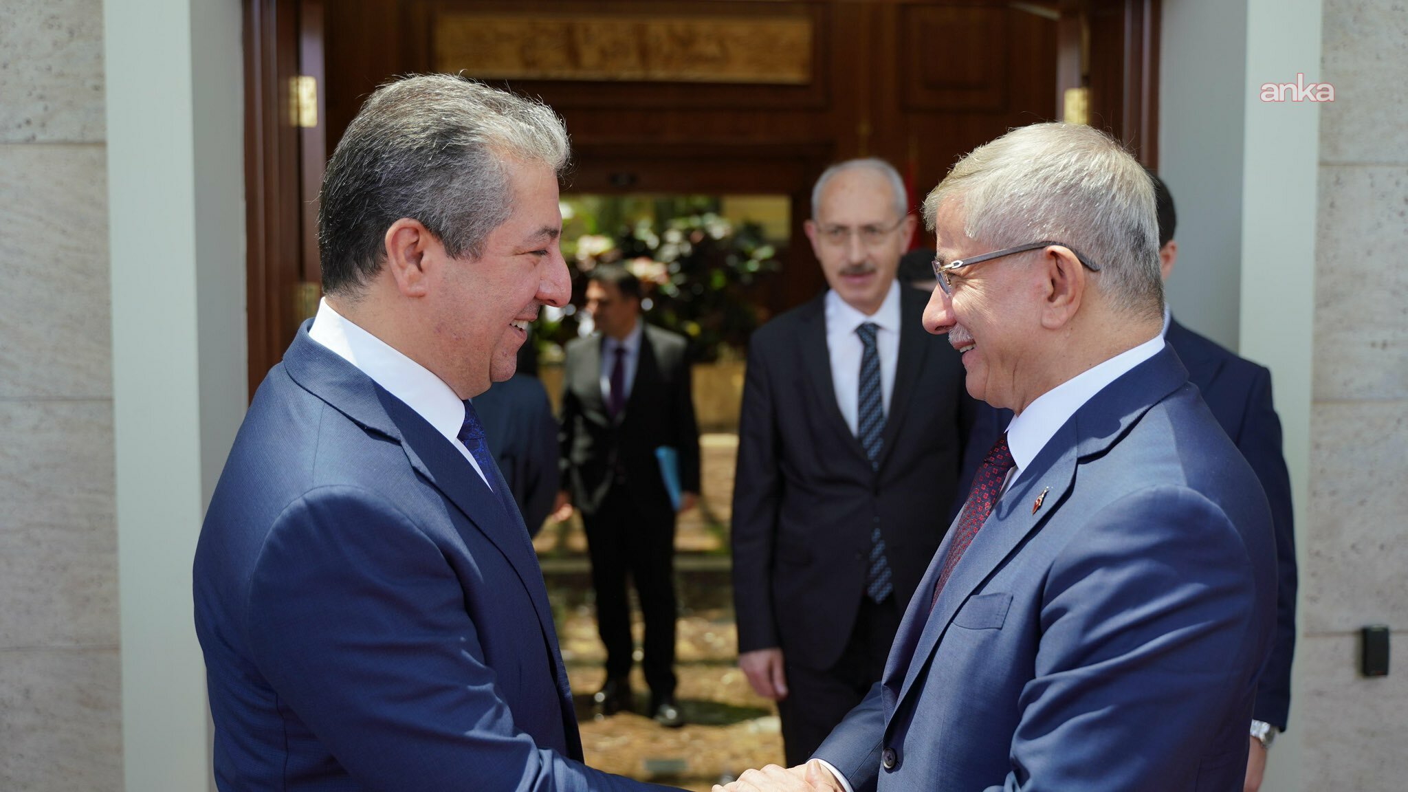 Ahmet Davutoğlu, IKBY Başbakanı Mesrur Barzani ile görüştü