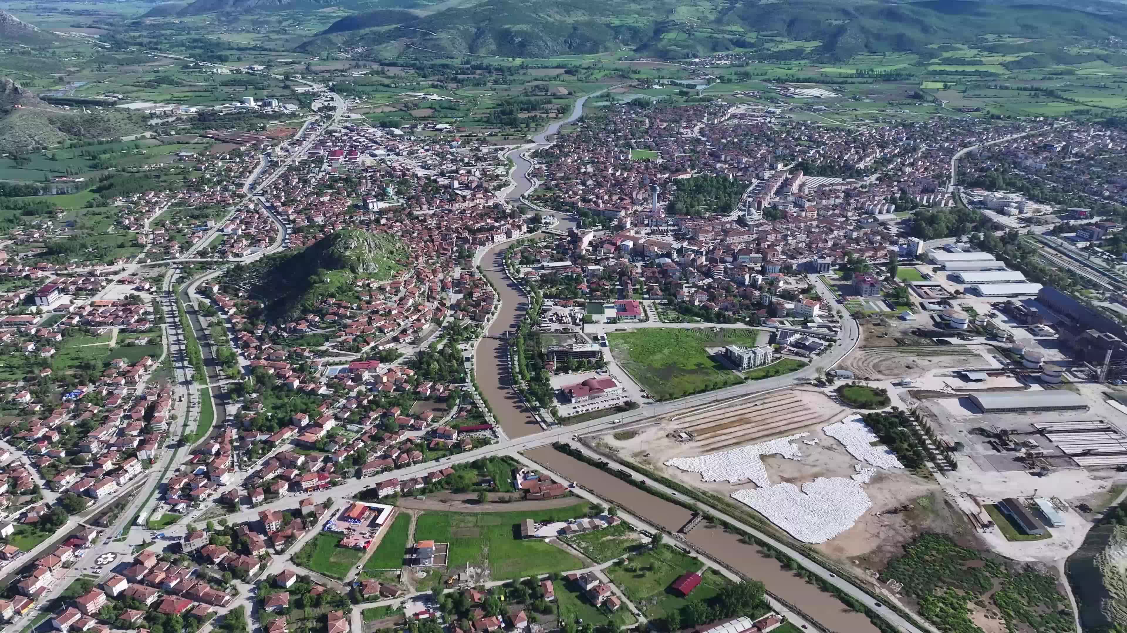 Turhal’da taşkın riskine karşı set çalışması başlatıldı