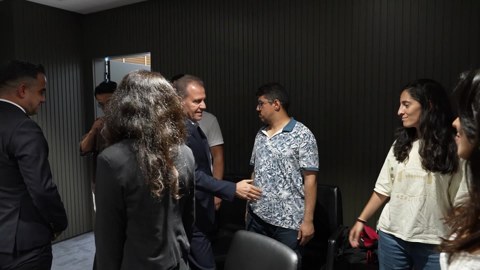 Mersin Büyükşehir Belediye Başkanı Seçer, Şehir Tiyatrosu ekibi ile bir araya geldi