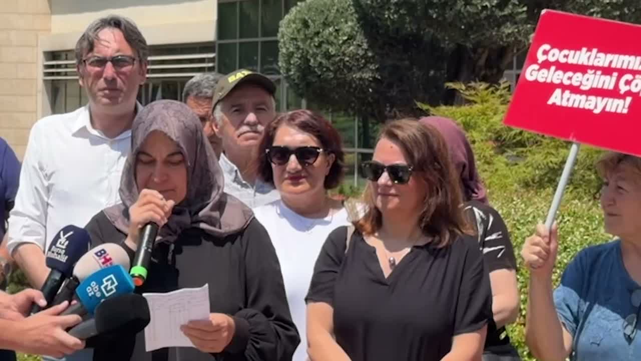 Bursa Büyükşehir Belediyesi önünde katı atık tesisi protestosu