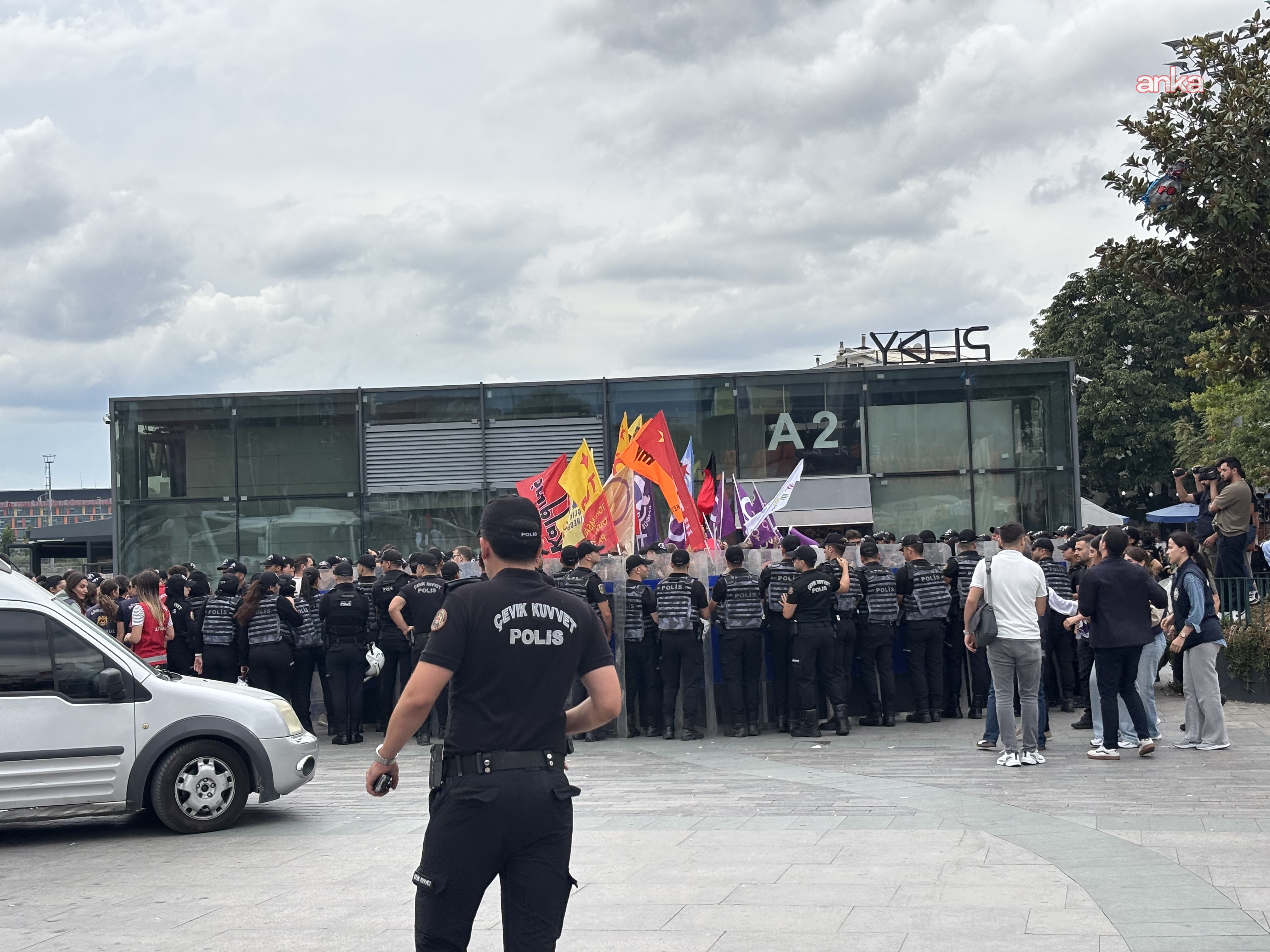 İstanbul Barosu: Çağlayan'da anayasal haklarını kullandıkları için gözaltına alınanların derhal serbest bırakılmasını istiyoruz