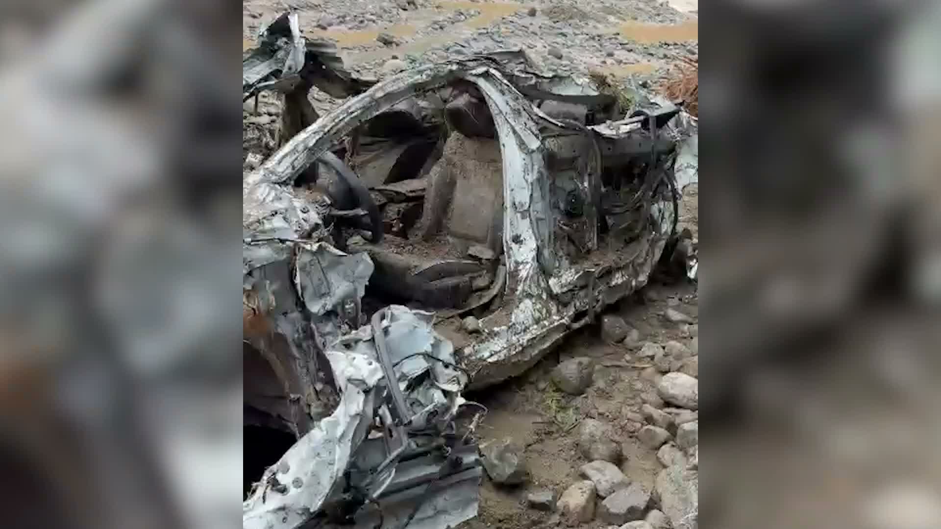 Giresun'da sele kapılarak parçalanan aracın enkazına ulaşıldı: Kayıp iki kişi aranıyor