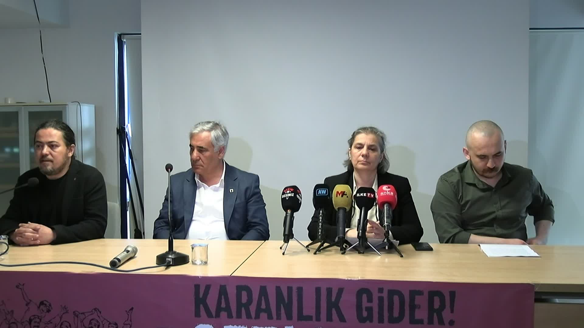 Taksim Dayanışması: “Ana muhalefet partisi CHP'ye yönelen saldırı bir demokrasi darbesi olarak karşımızda durmaktadır”