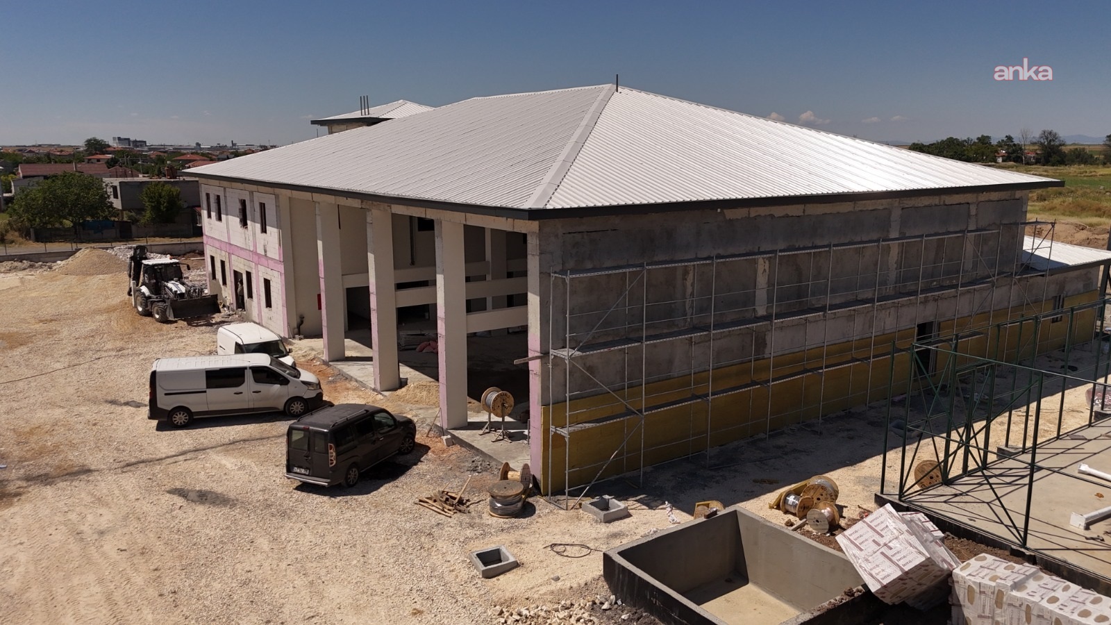 Tekirdağ Büyükşehir Belediyesi'nin 3 ilçede yapımına başladığı itfaiye istasyonları yükseliyor