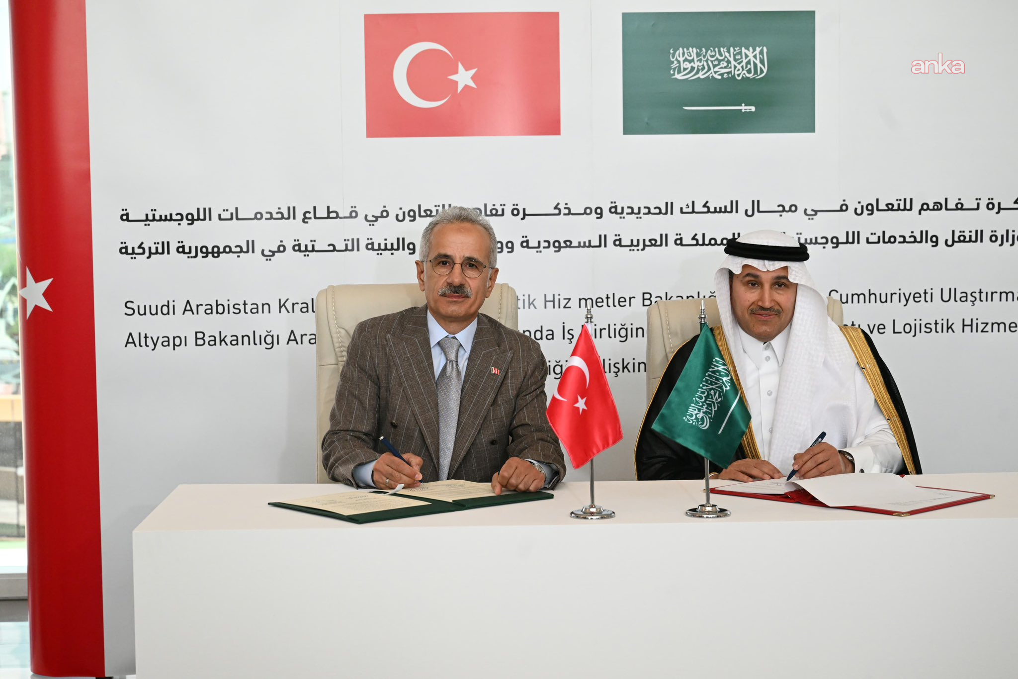 Türkiye ile Suudi Arabistan arasında ulaştırma ve demiryolu alanında iki mutabakat zaptı imzalandı