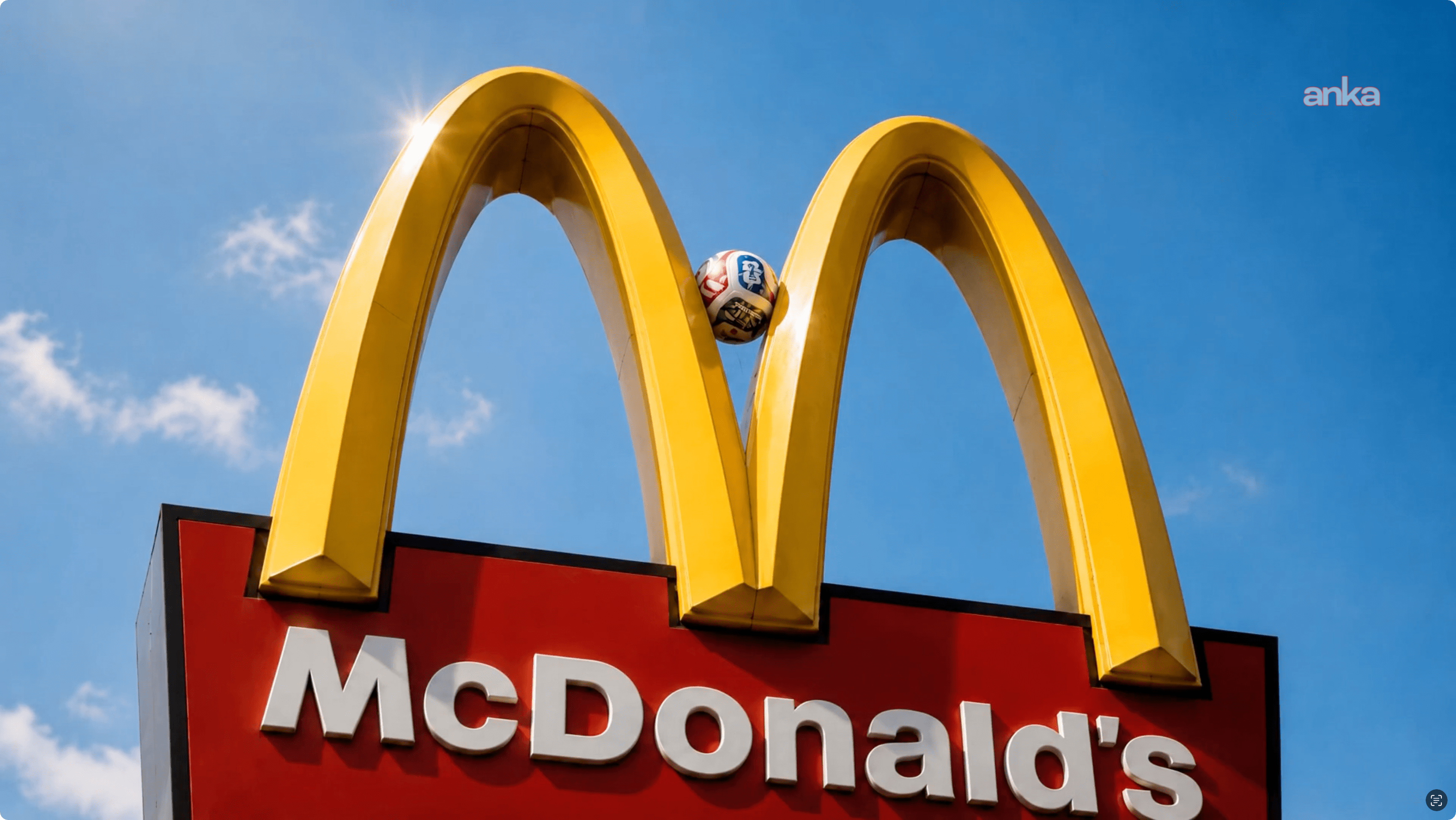 McDonald’s’ın altın kemerinde futbol topu belirdi