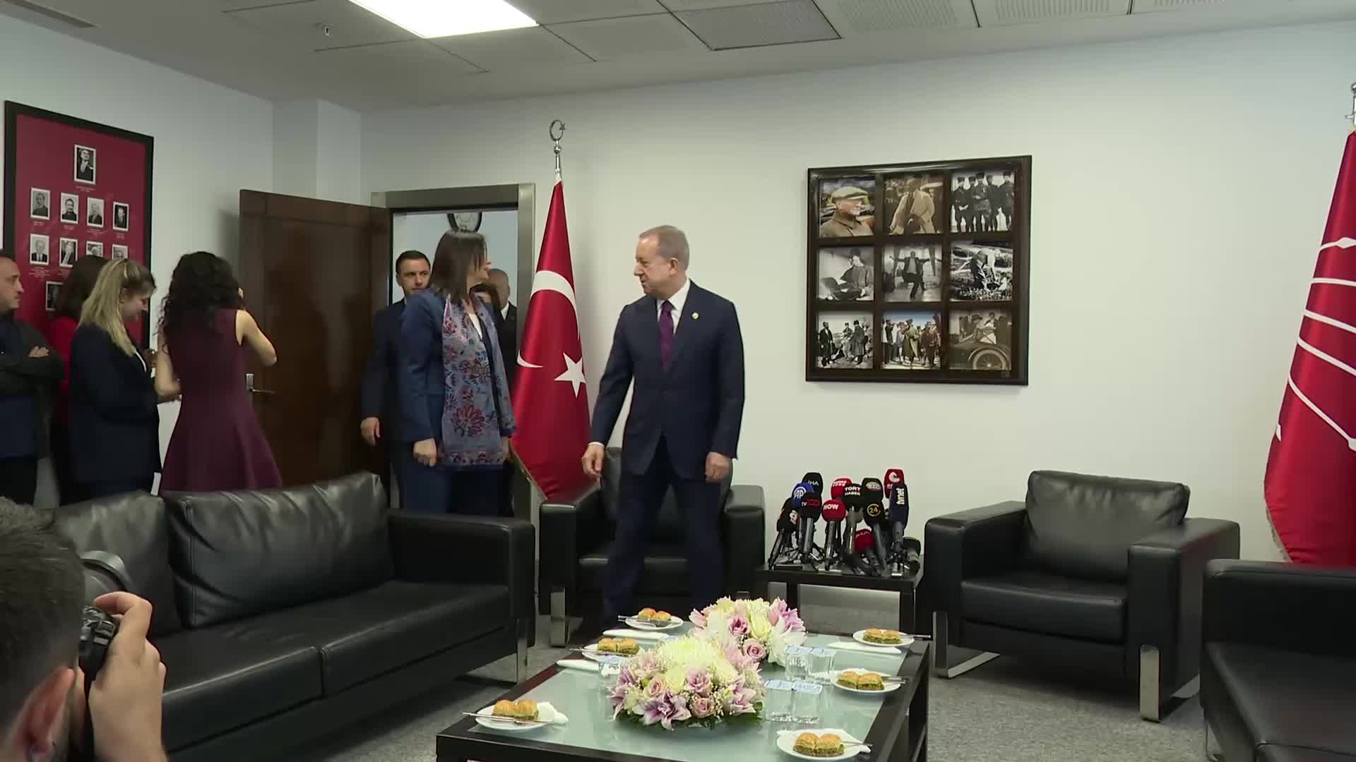 Siyasi partiler arası bayramlaşma... MHP heyetinden CHP Genel Merkezi'ne ziyaret