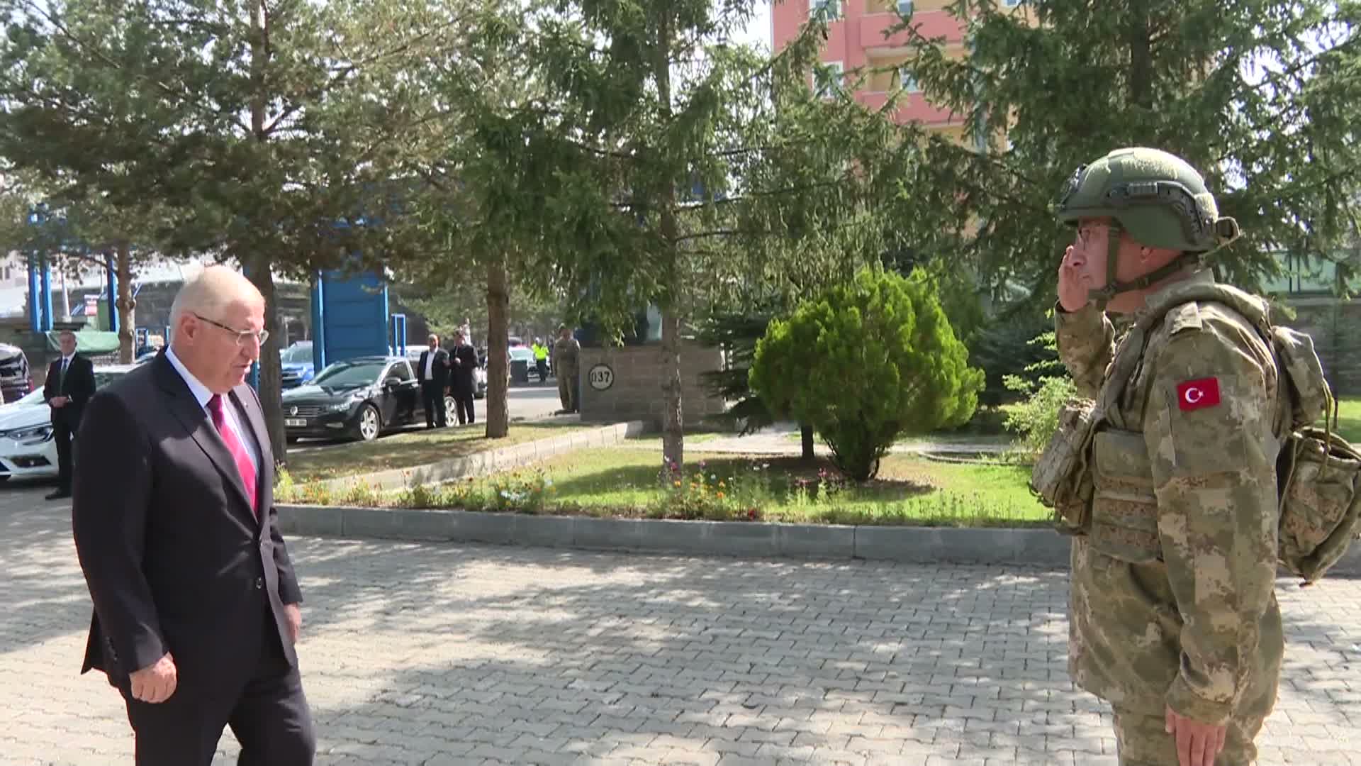Bakan Güler Kars'ta