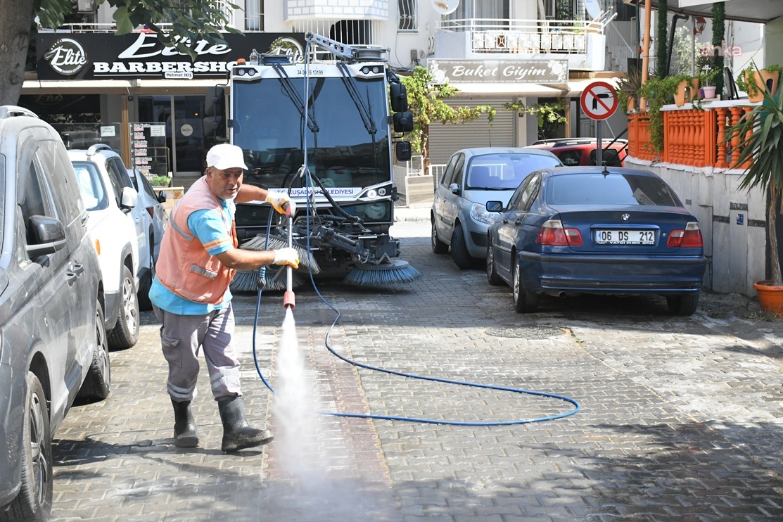 Kuşadası Belediyesi’nden yaz sezonunda 24 saat temizlik mesaisi