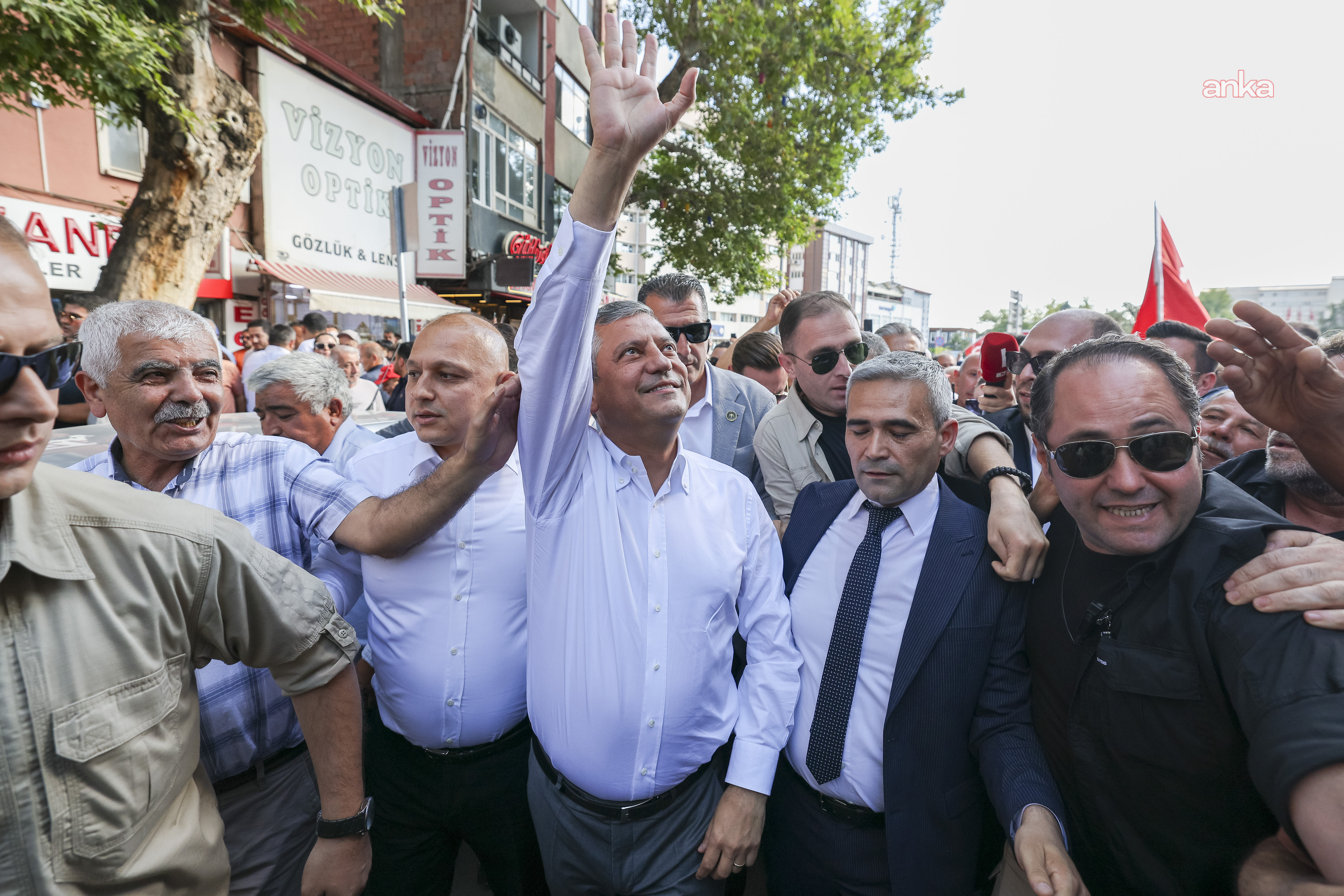 Özgür Özel ve milletvekilleri, saat 10.00’da CHP'den istifalarını duyuracak, ardından İçişleri Bakanlığı'na yeni partinin kuruluş dilekçesi verilecek