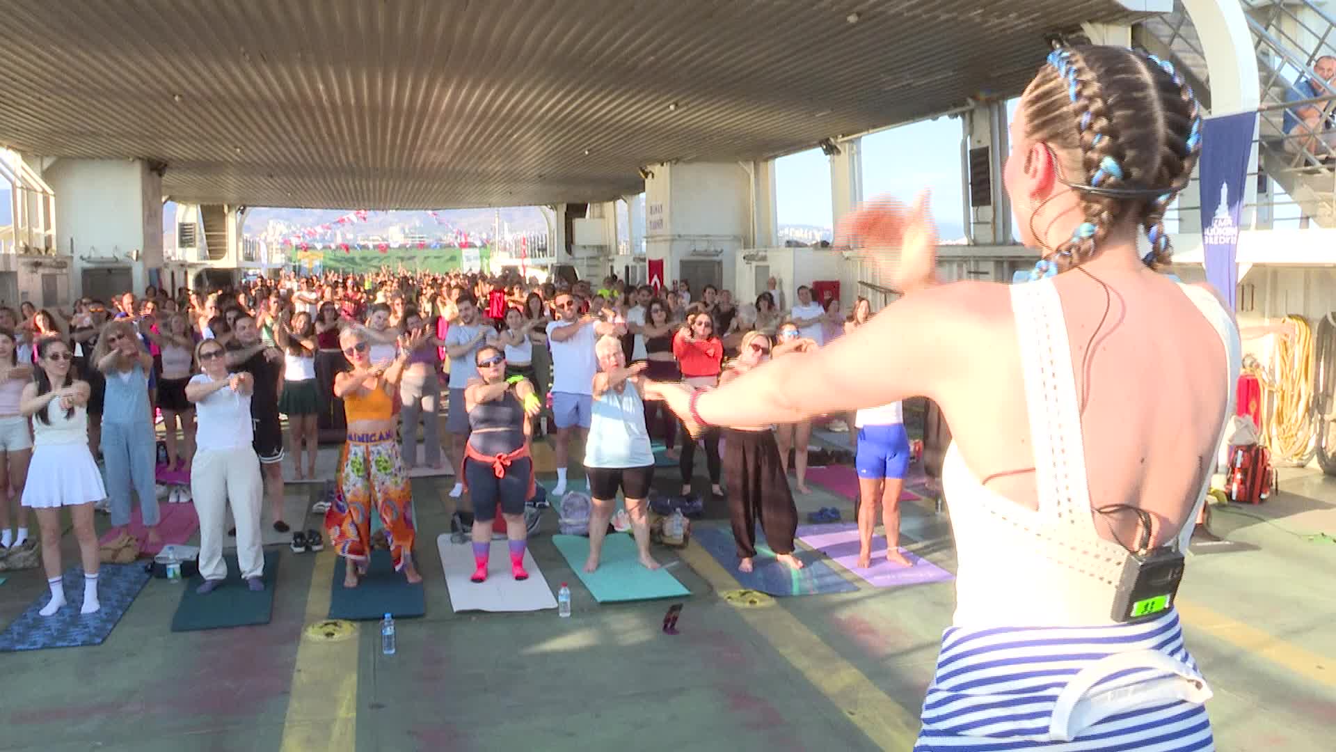 Körfez’in mavisinde 400 kişilik yoga buluşması