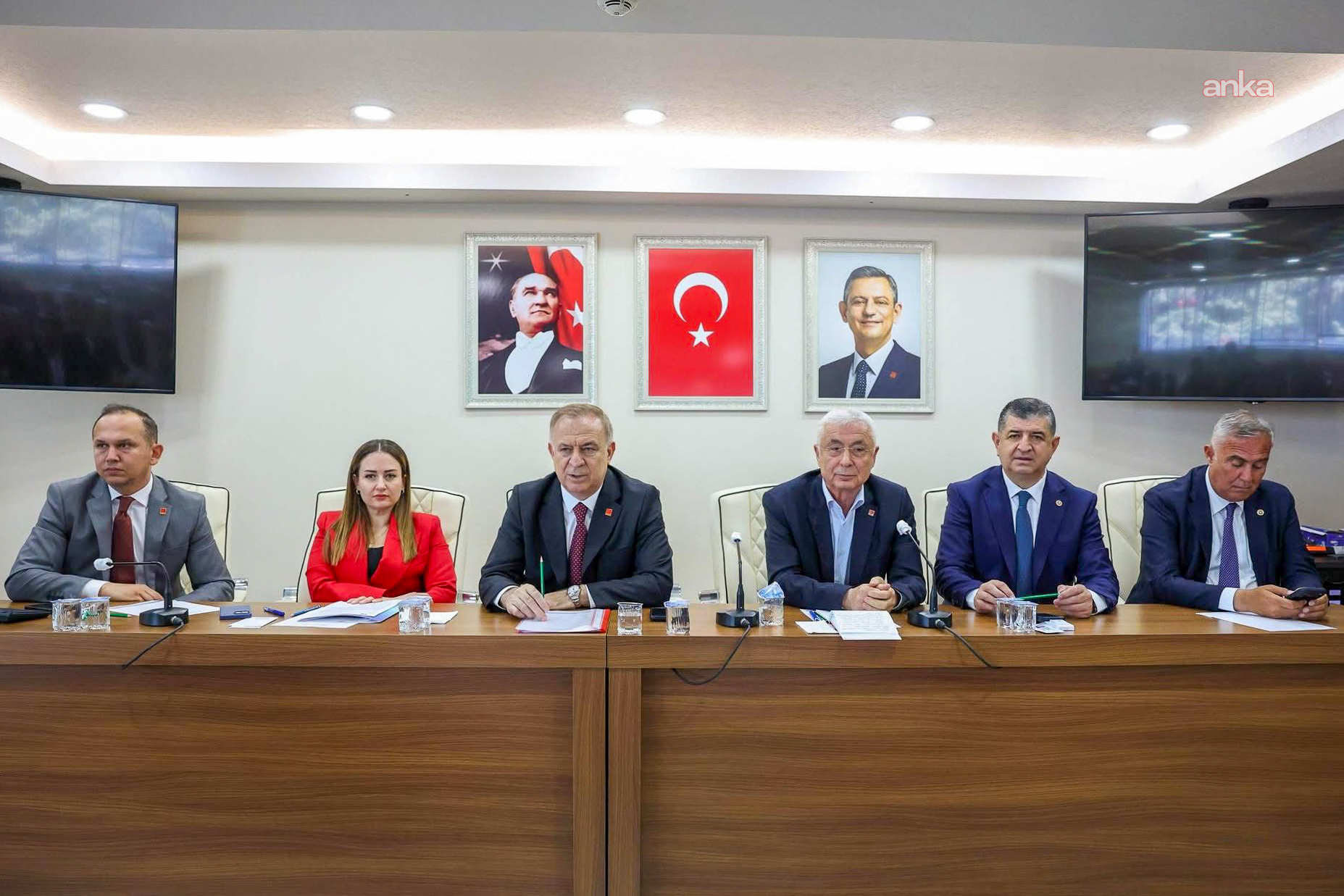 Gökan Zeybek, Antalya’da CHP’li belediye başkanları ile bir araya geldi