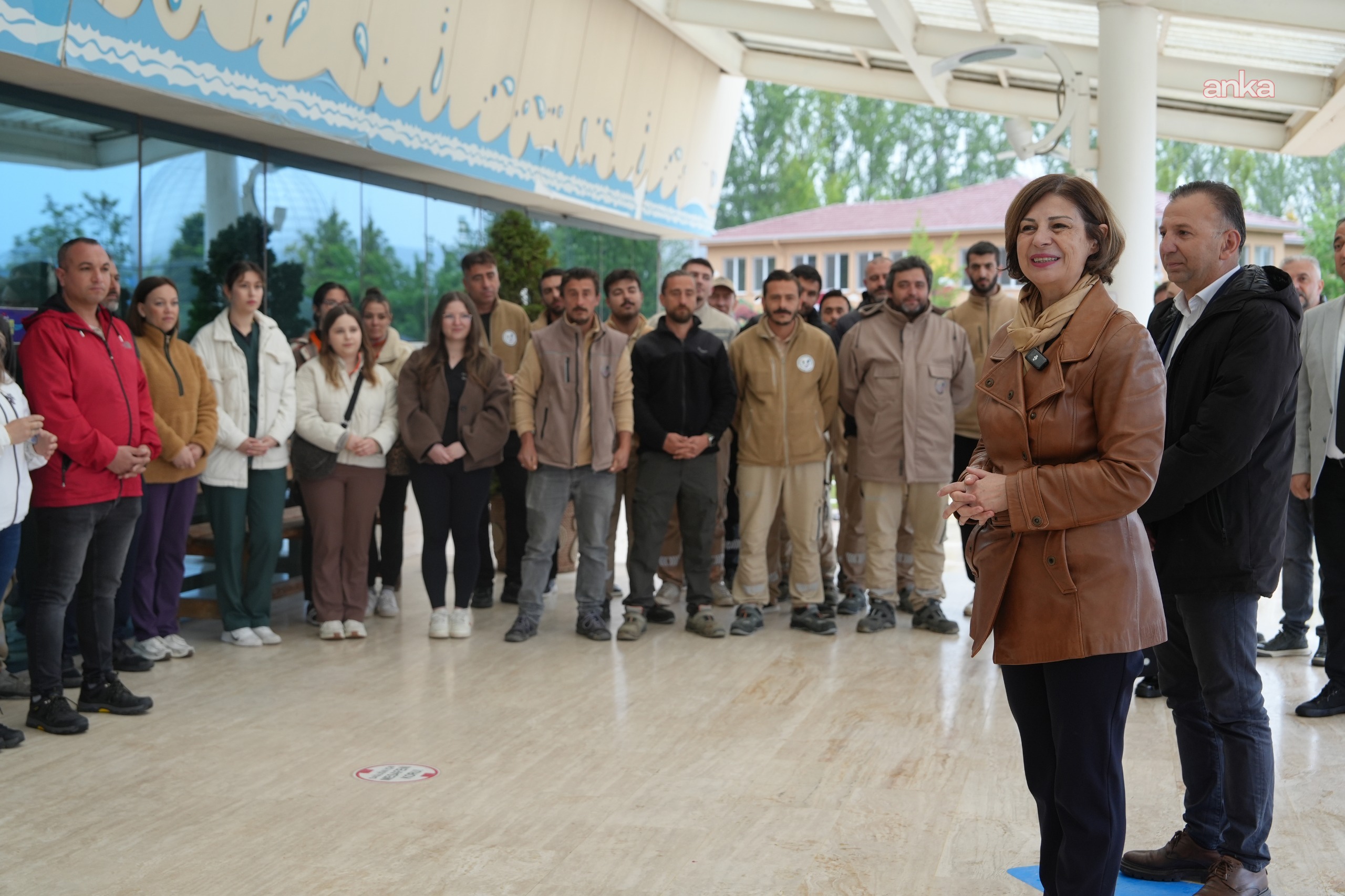 Eskişehir Büyükşehir Belediye Başkanı Ünlüce, belediye personeli ile bayramlaştı