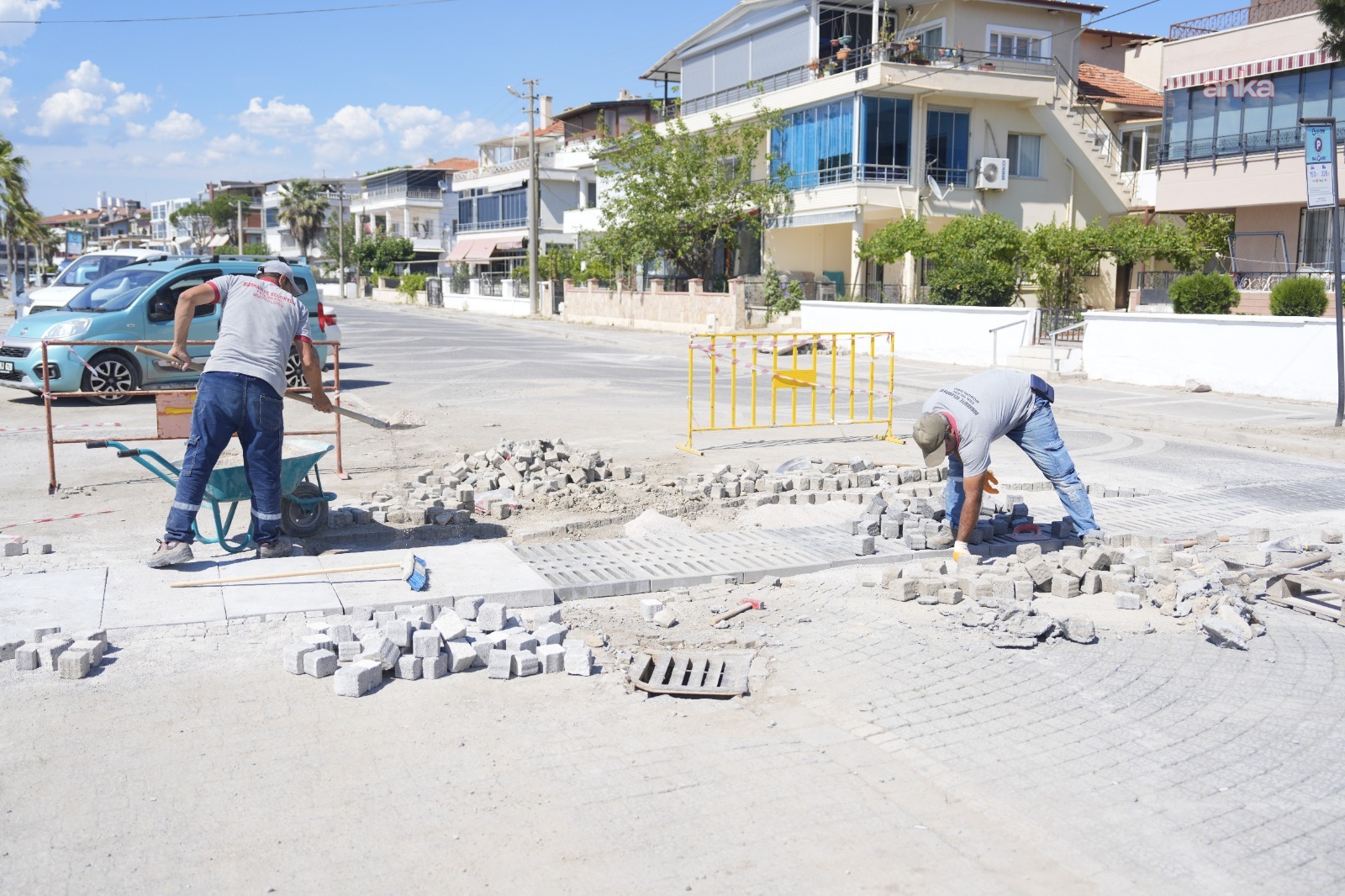 Burhaniye Belediyesi, ilçe genelinde üstyapı çalışmalarını sürdürüyor