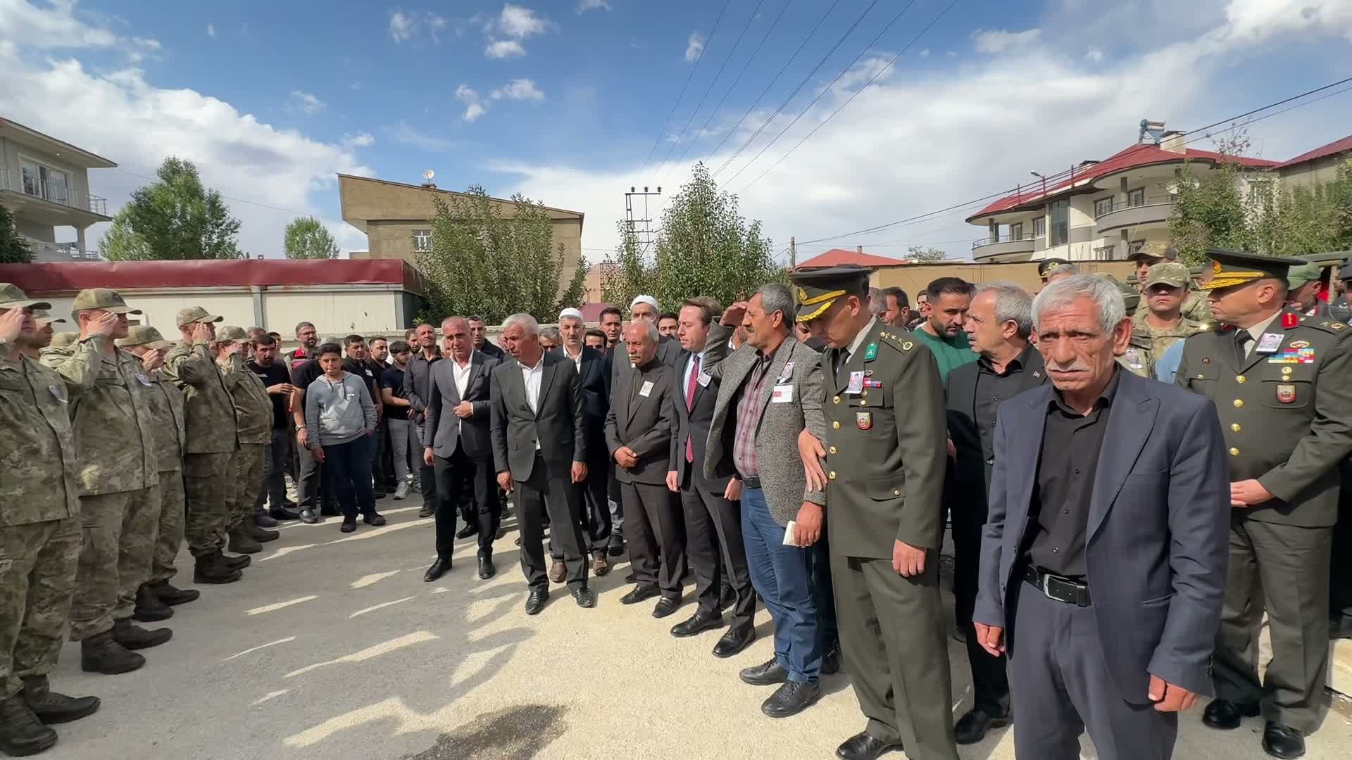 Şehit Sözleşmeli Er Ziyar Koparan, Yüksekova’da toprağa verildi