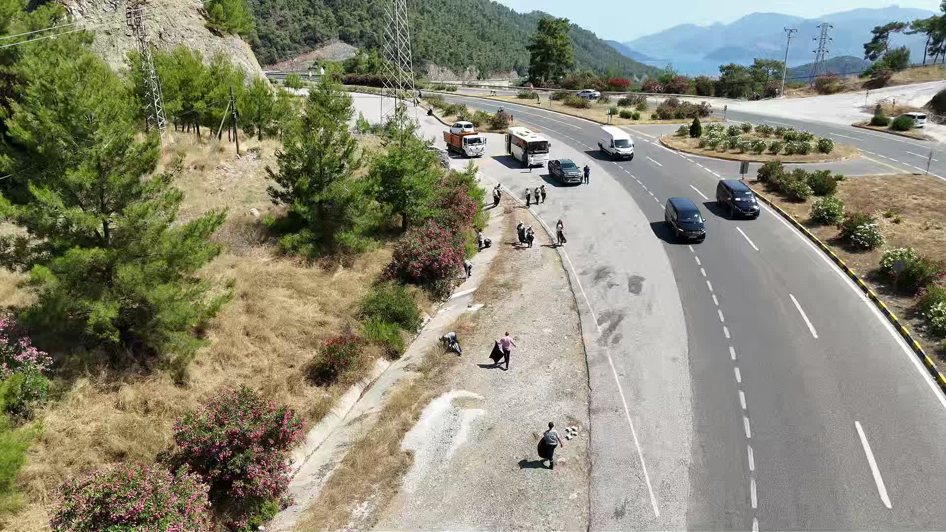 Marmaris Belediyesi'nden Seyir Tepesi'nde temizlik mesaisi