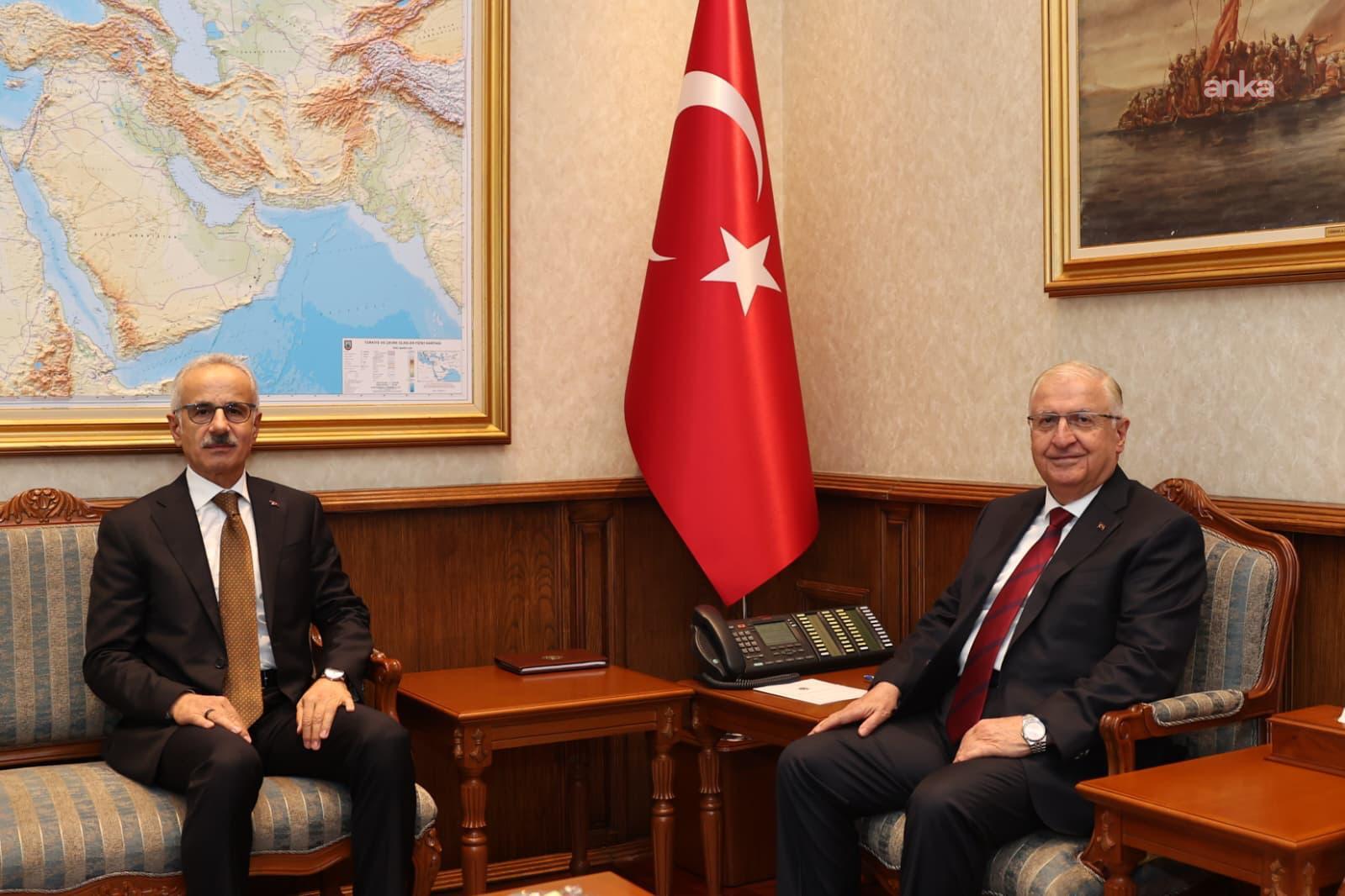 Milli Savunma Bakanı Güler ile Ulaştırma ve Altyapı Bakanı Uraloğlu, Milli Savunma Bakanlığında bir araya geldi