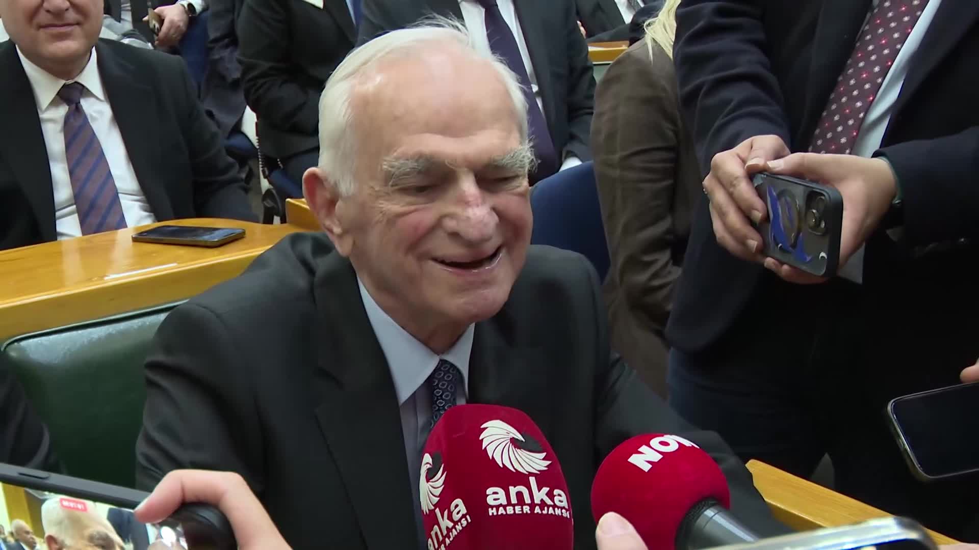 Önder Sav: "İlk günde delegelerin yarısından fazlasının imza vermesi, devlete, yargıya ve iktidara verilmiş bir mesajdır"