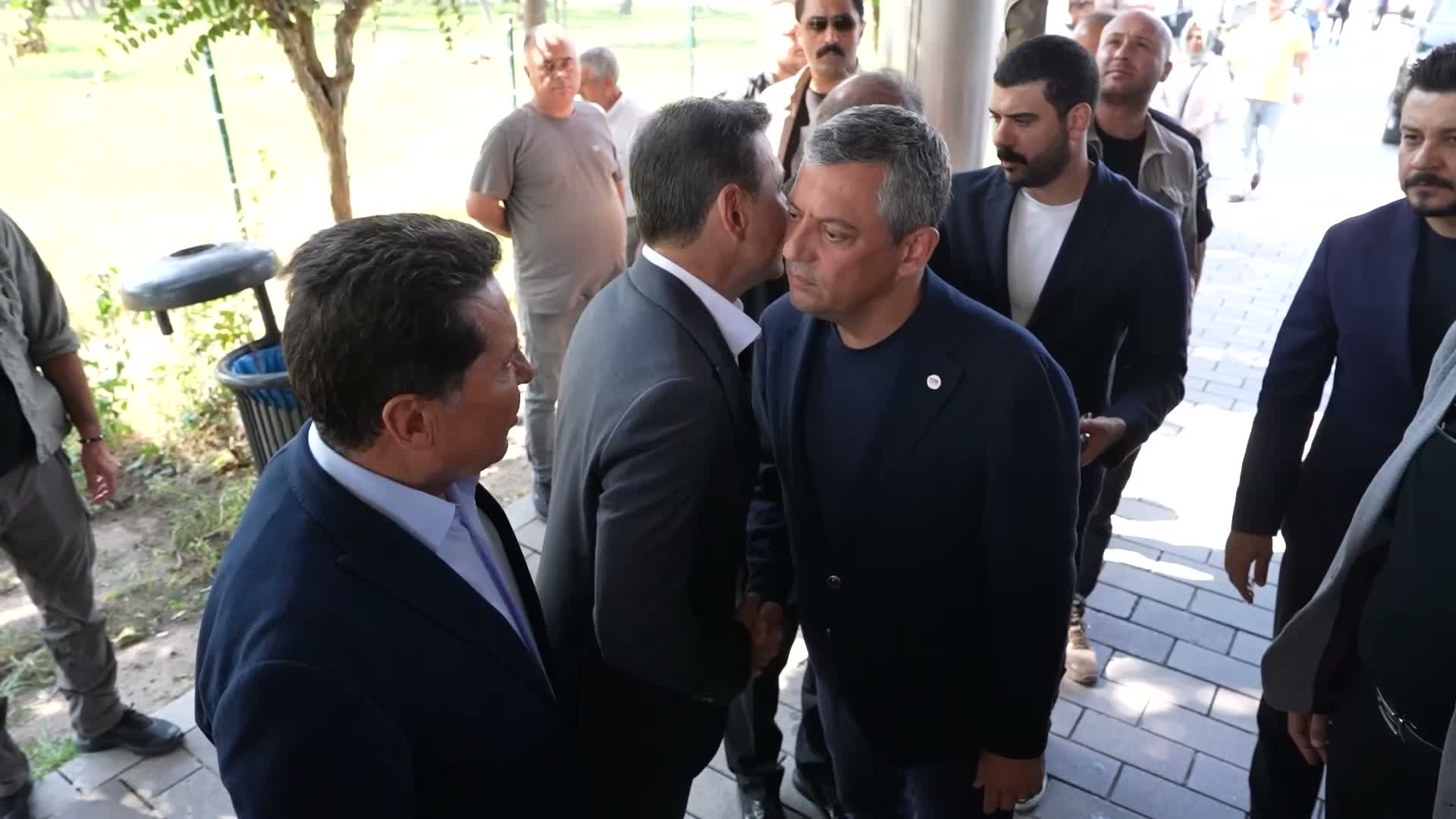 Özgür Özel'den İBB Başkan Vekili Nuri Aslan'a taziye ziyareti