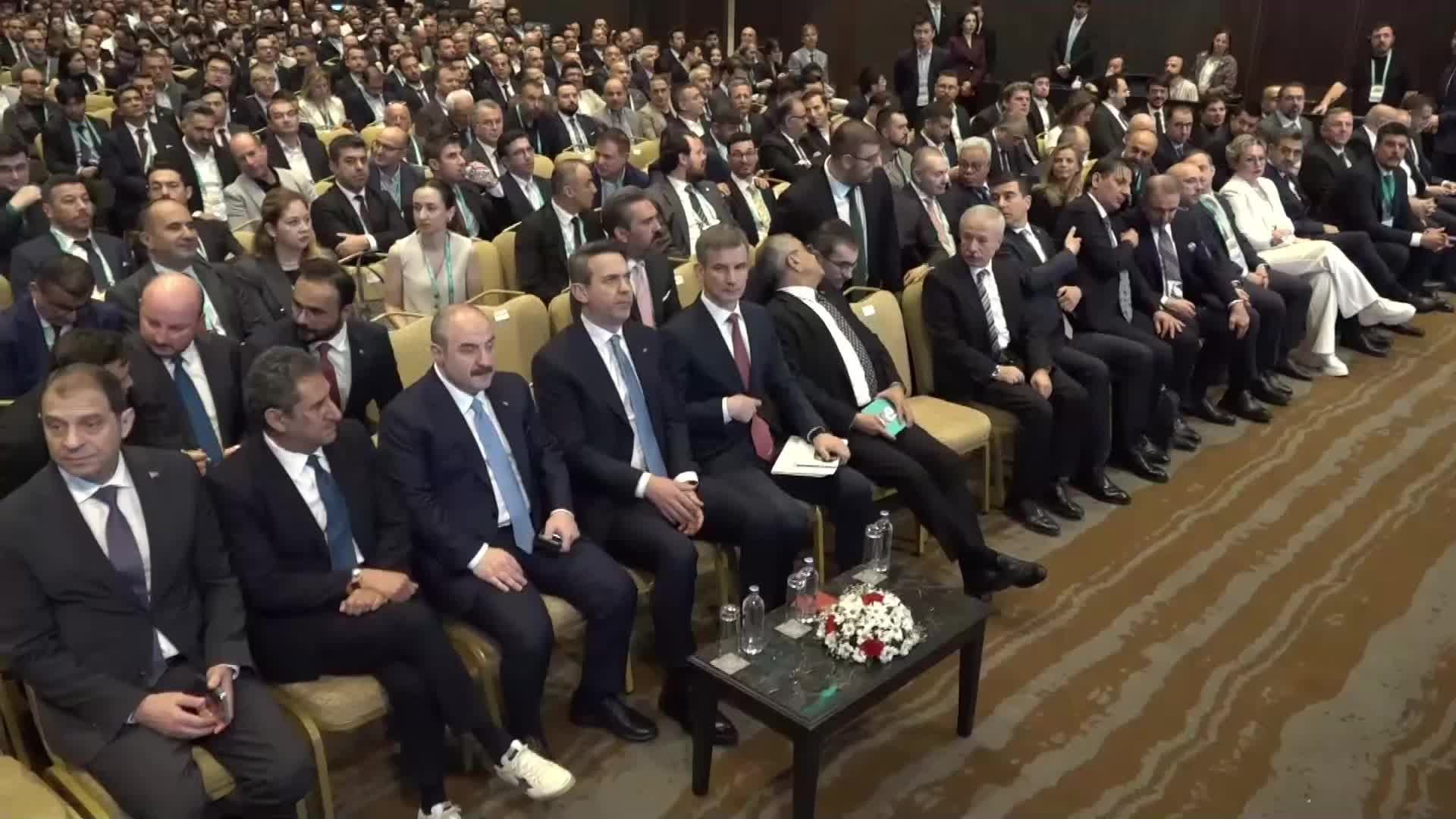 Bakan Bayraktar: İzinlerin tamamlanmasıyla Türkiye’nin ilk deniz üstü rüzgar YEKA yarışmasını gerçekleştireceğiz