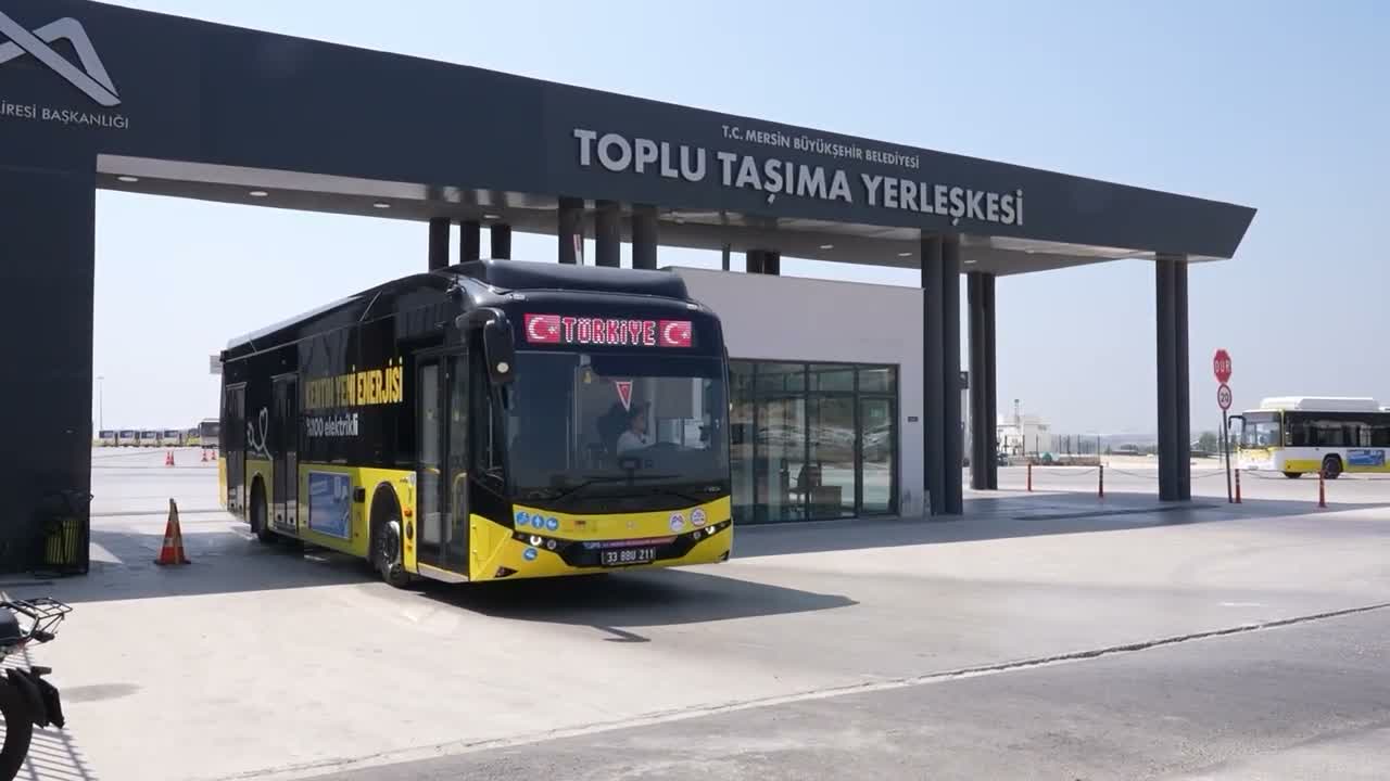Mersin Büyükşehir Belediyesi’nin elektrikli otobüsleri sessizliği ve konforuyla beğeni topluyor