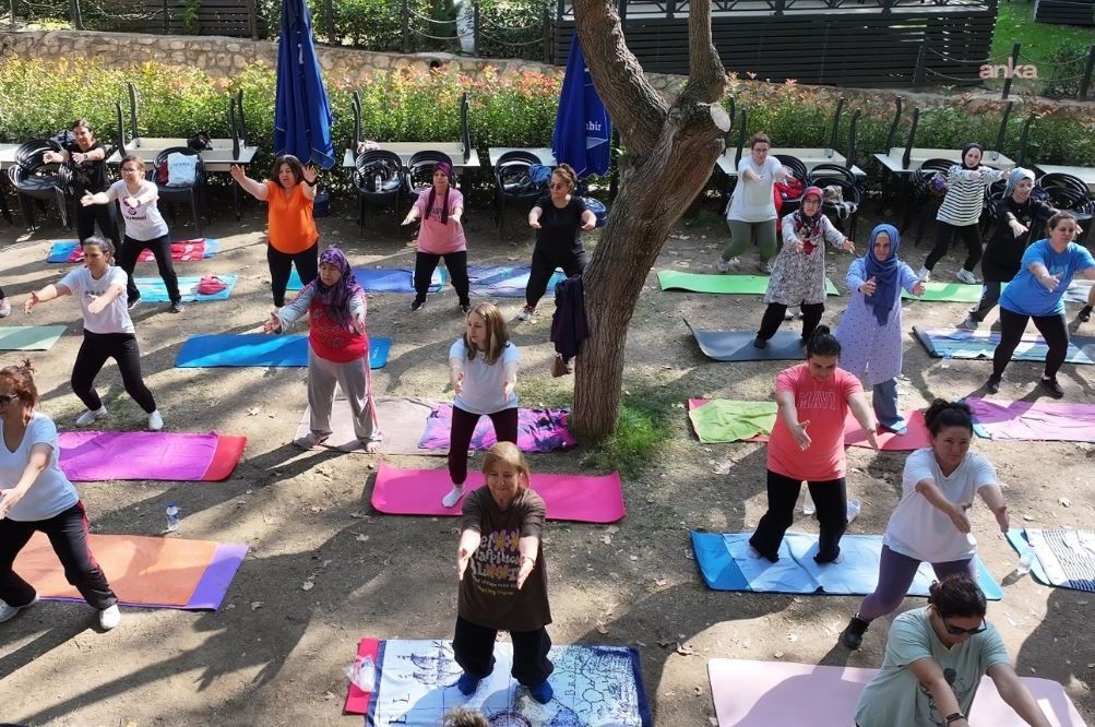 Efeler Belediyesi'nden "Açık Hava Yoga Etkinliği"