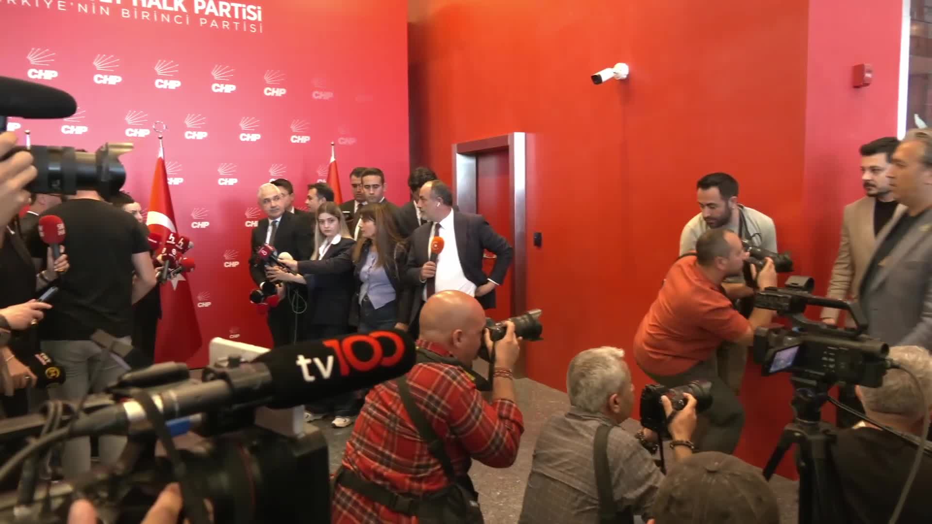 Özgür Özel: "40 gün içinde, kurultaya götürürüz ve artık bu kabus biter, devamında yine herkesin umutlarını besleyen iktidar yürüyüşümüz başlar"