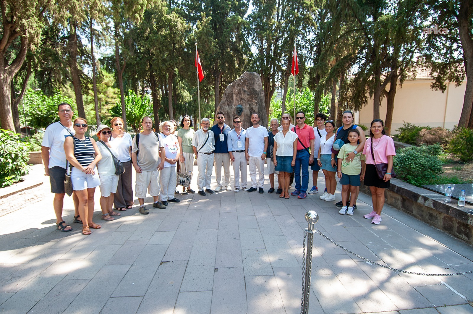 "Atatürk’ün Adımlarıyla Karşıyaka" rotasında turlar başladı