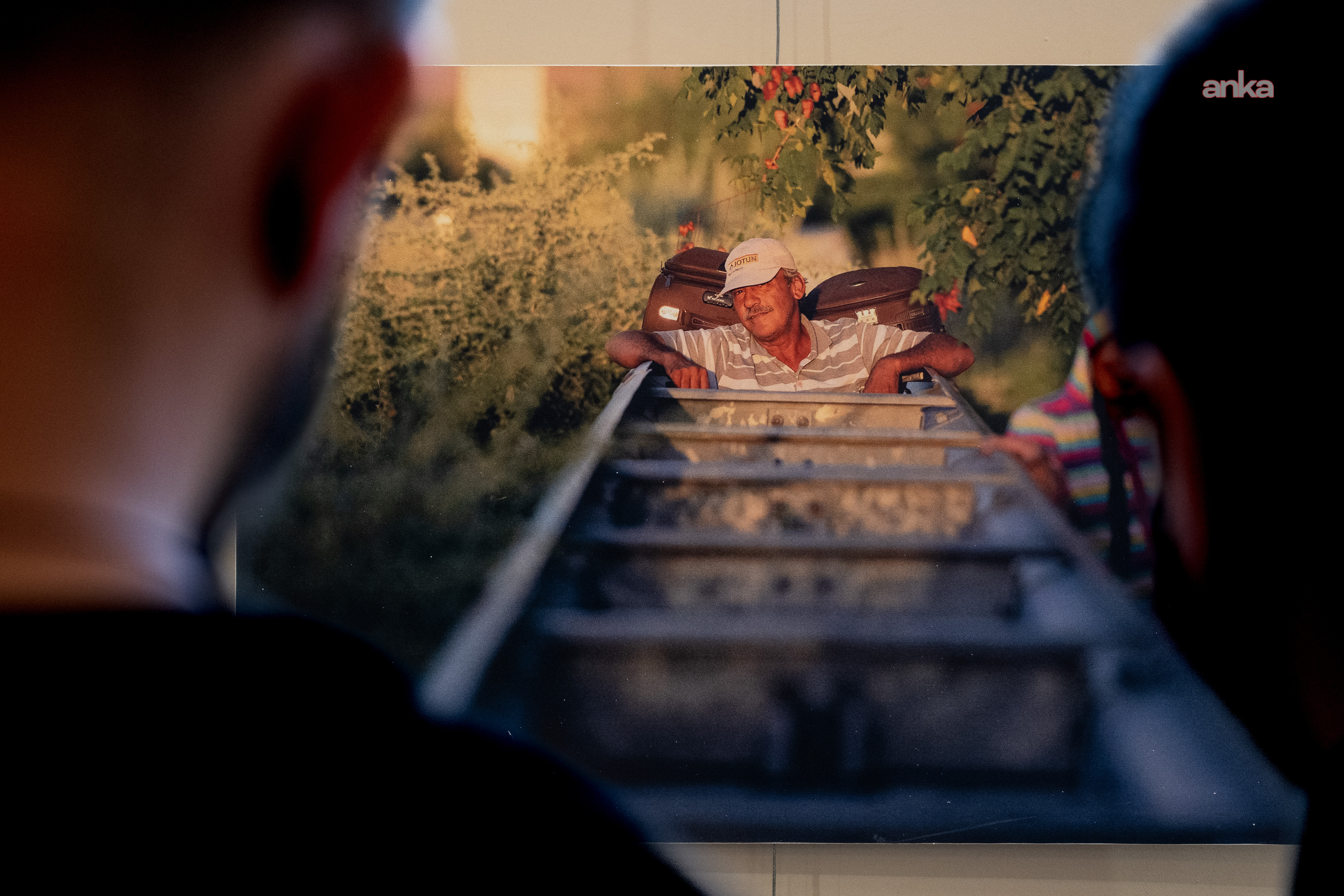“Sınırların Ötesinde: Tanıklıklar” fotoğraf sergisi, Üsküdarlı sanatseverlerle buluştu